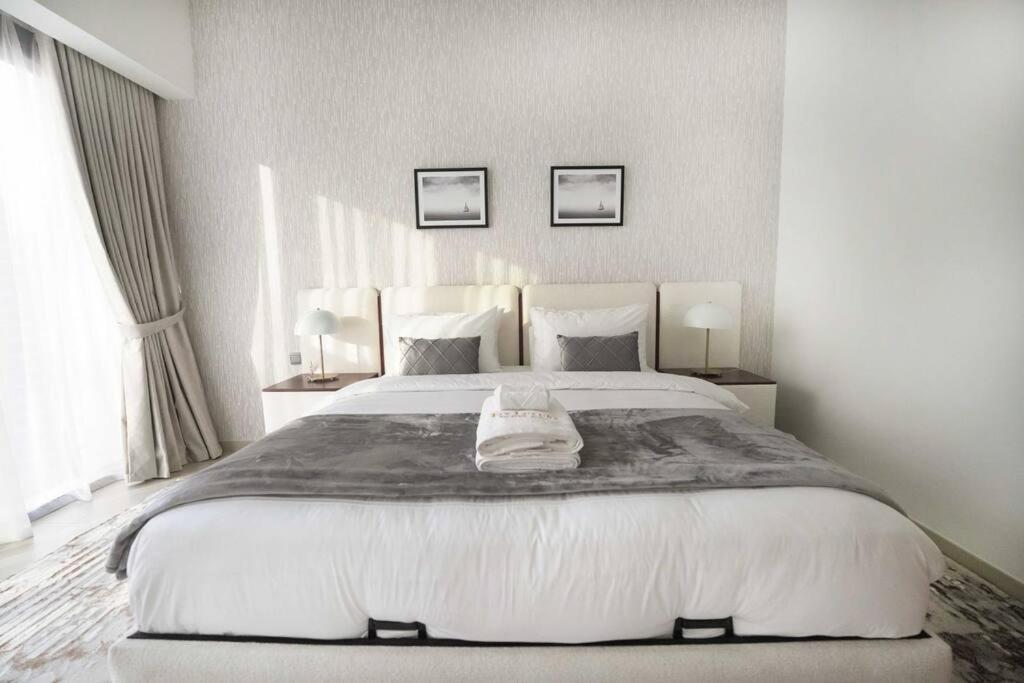 Apartment Luxurious 2br Next To Mall With Full Burj Khalifa View *