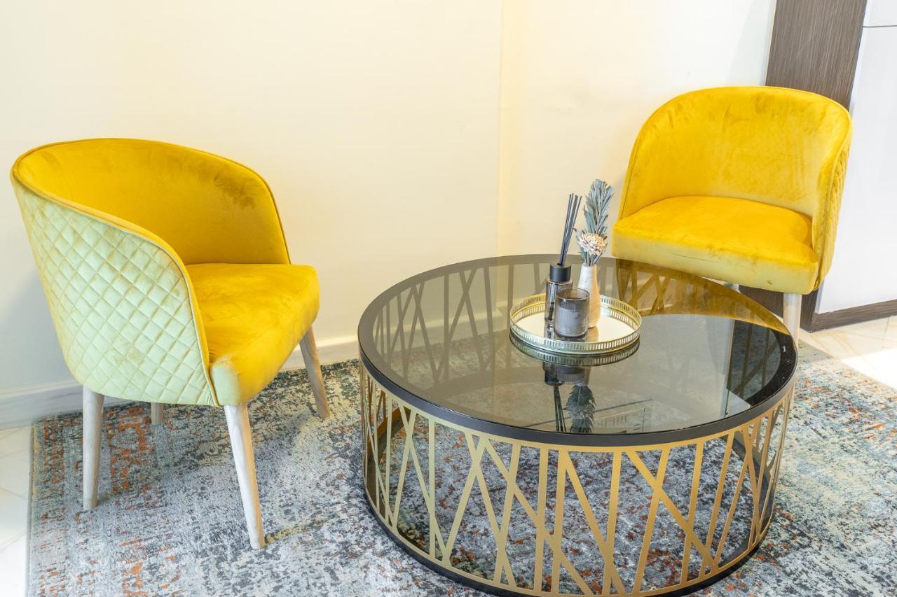Heaven Crest Homes: Luxury Canal View With Amenities Apartamento
