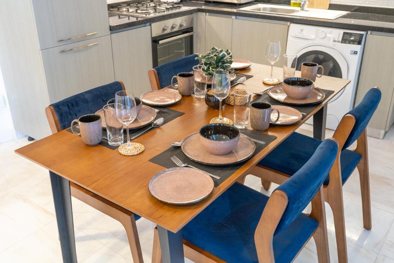 Heaven Crest Homes: Luxury Canal View With Amenities Apartamento