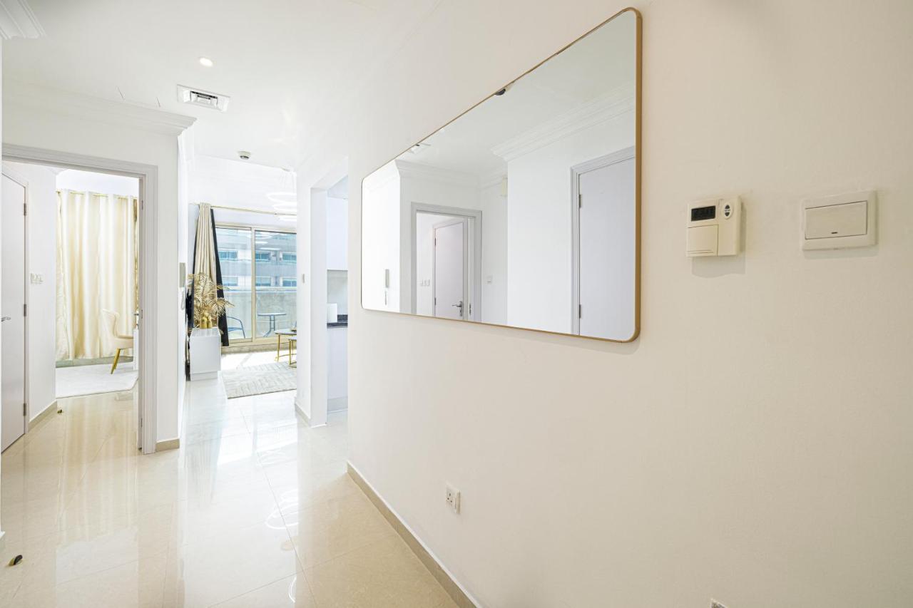 Luxury 1 Bedroom On Marina Walk Apartment *