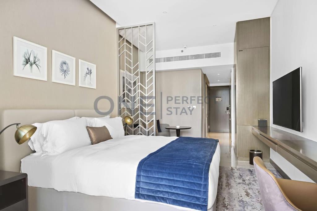Luxurious Retreat In Maison Prive, Apartment Dubai