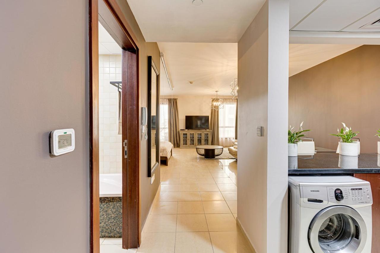 Sea View Apartment Dubai