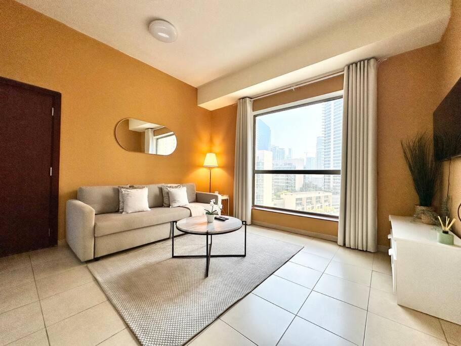 Sun, Sand, And Fun - King Bed, Sofa Bed! Sleeps 4 Apartamento Dubai