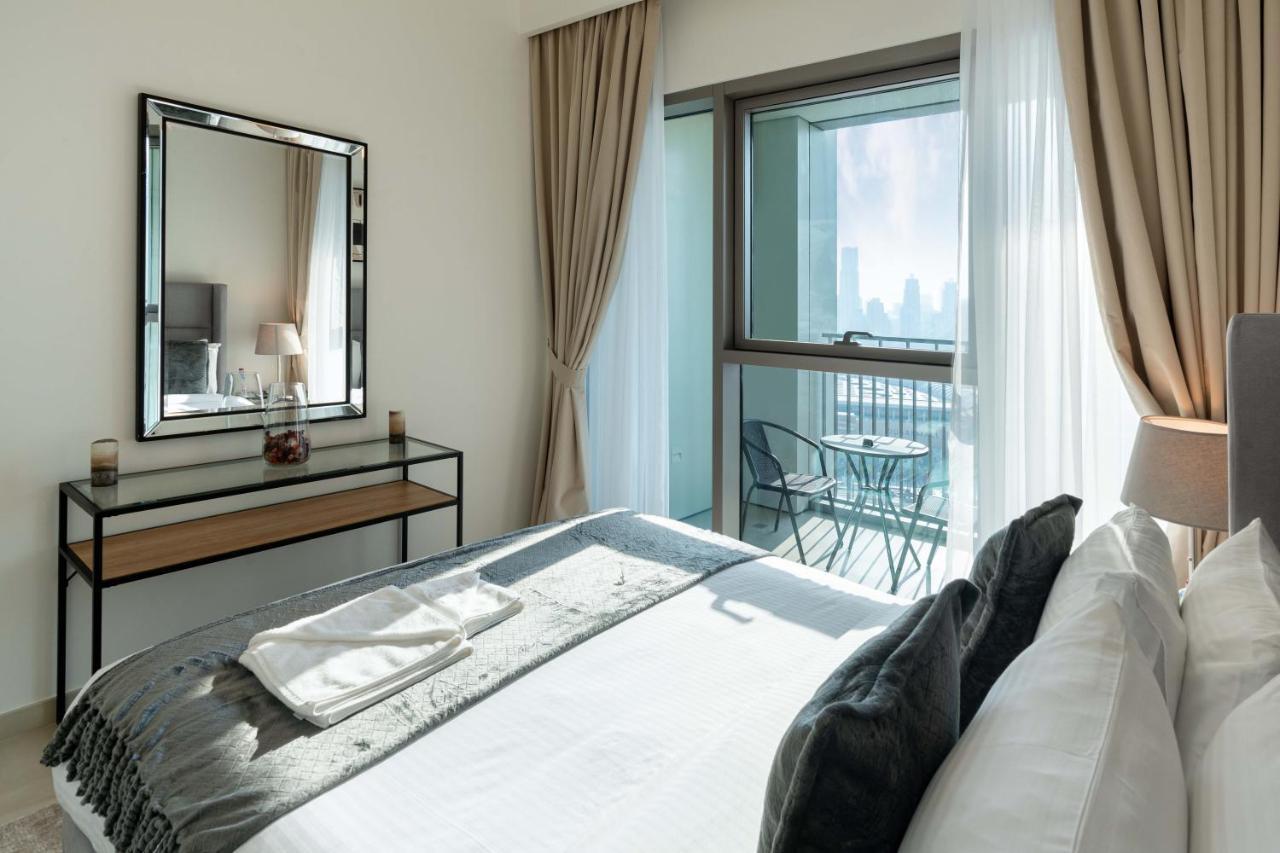 Apartment Sleeps 8 Burj Views Direct Mall Access