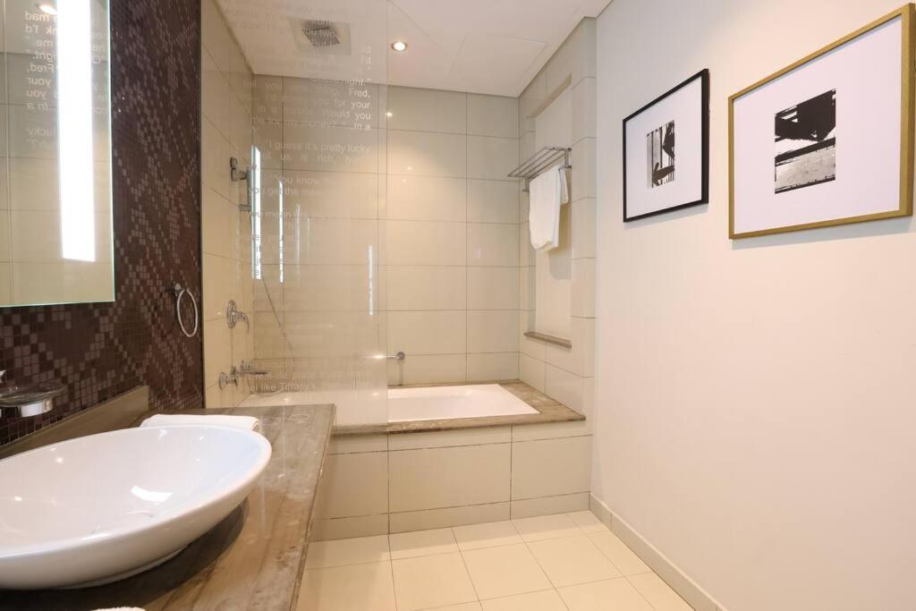 Brown Stone Paramount Towers Daire