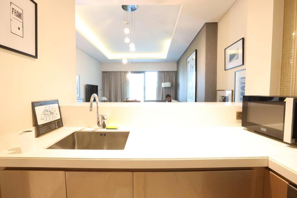 Brown Stone Paramount Towers Dubai