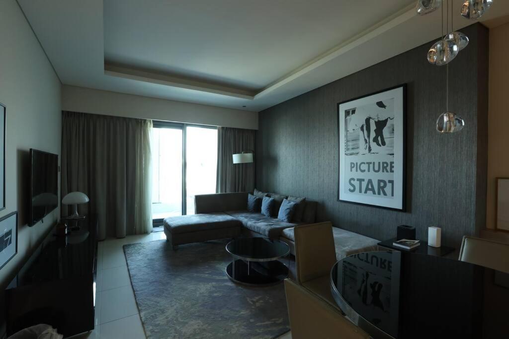 Brown Stone Paramount Towers * Dubai