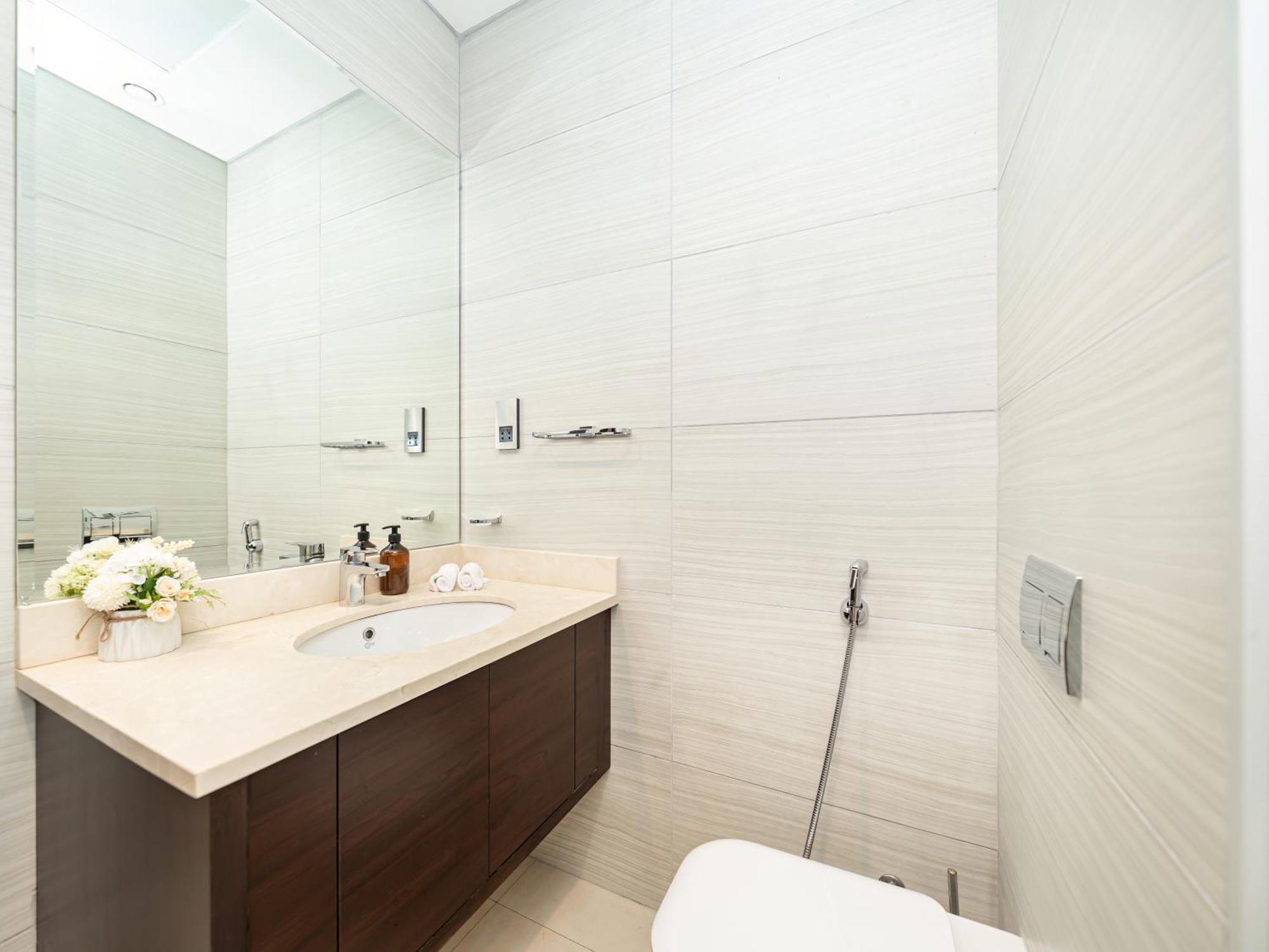 Stunning & Spacious Central 2bed 2bath Burj View *