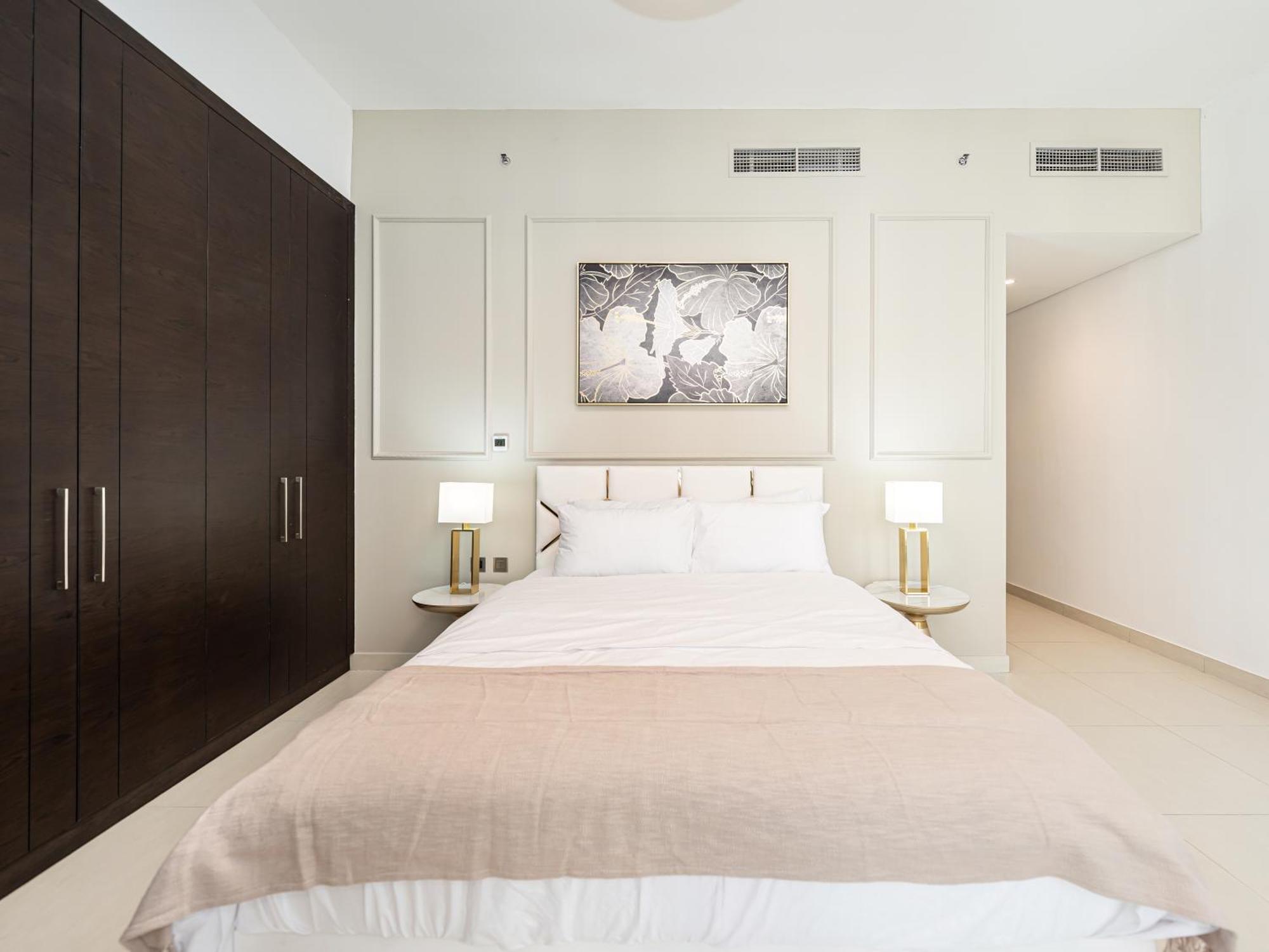 Stunning & Spacious Central 2bed 2bath Burj View Apartment *