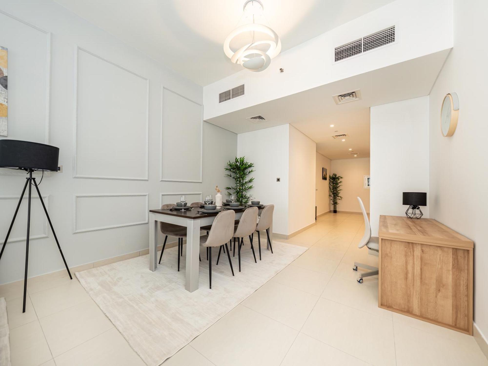 Stunning & Spacious Central 2bed 2bath Burj View Apartment Dubai