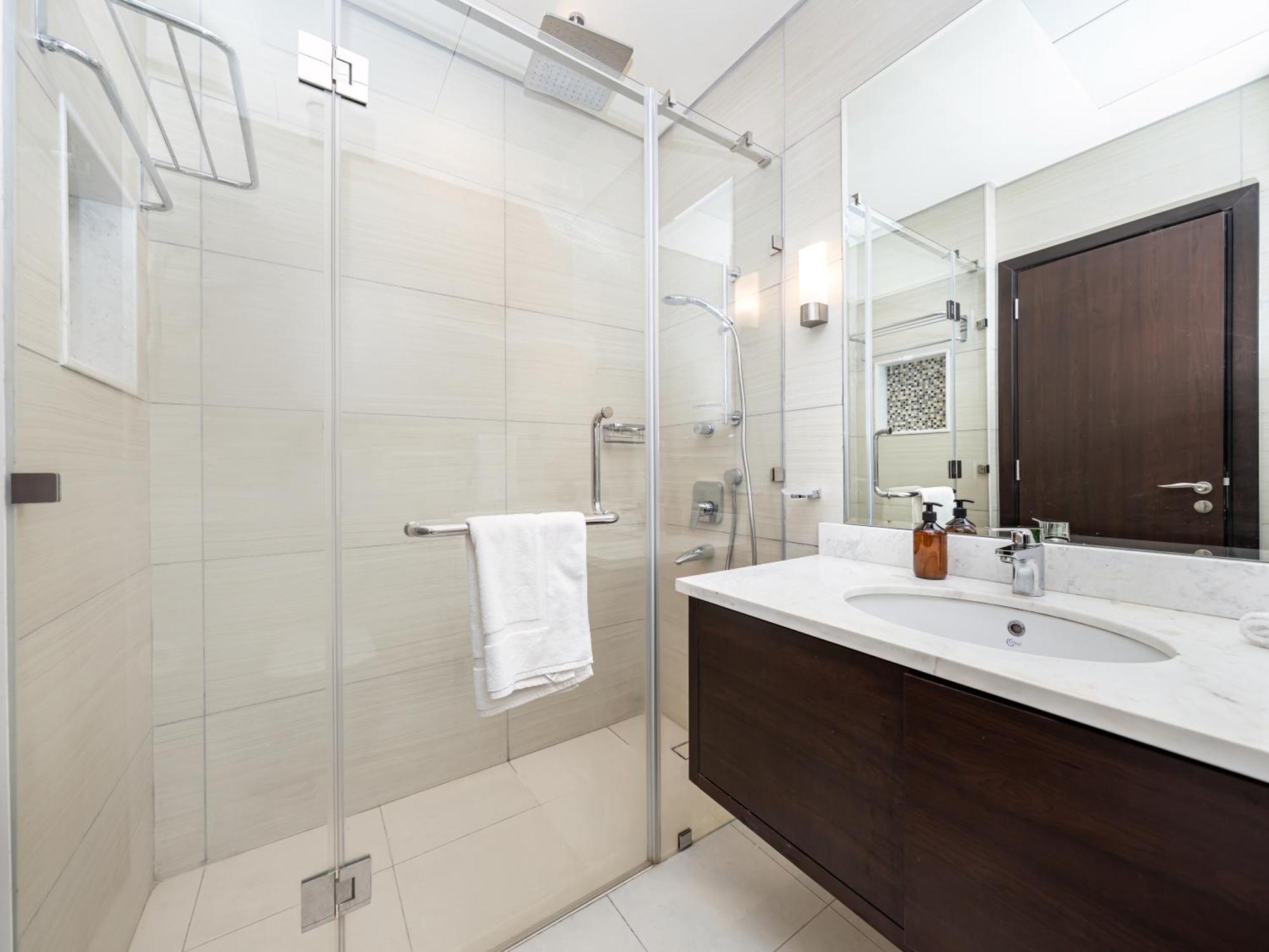 Stunning & Spacious Central 2bed 2bath Burj View *
