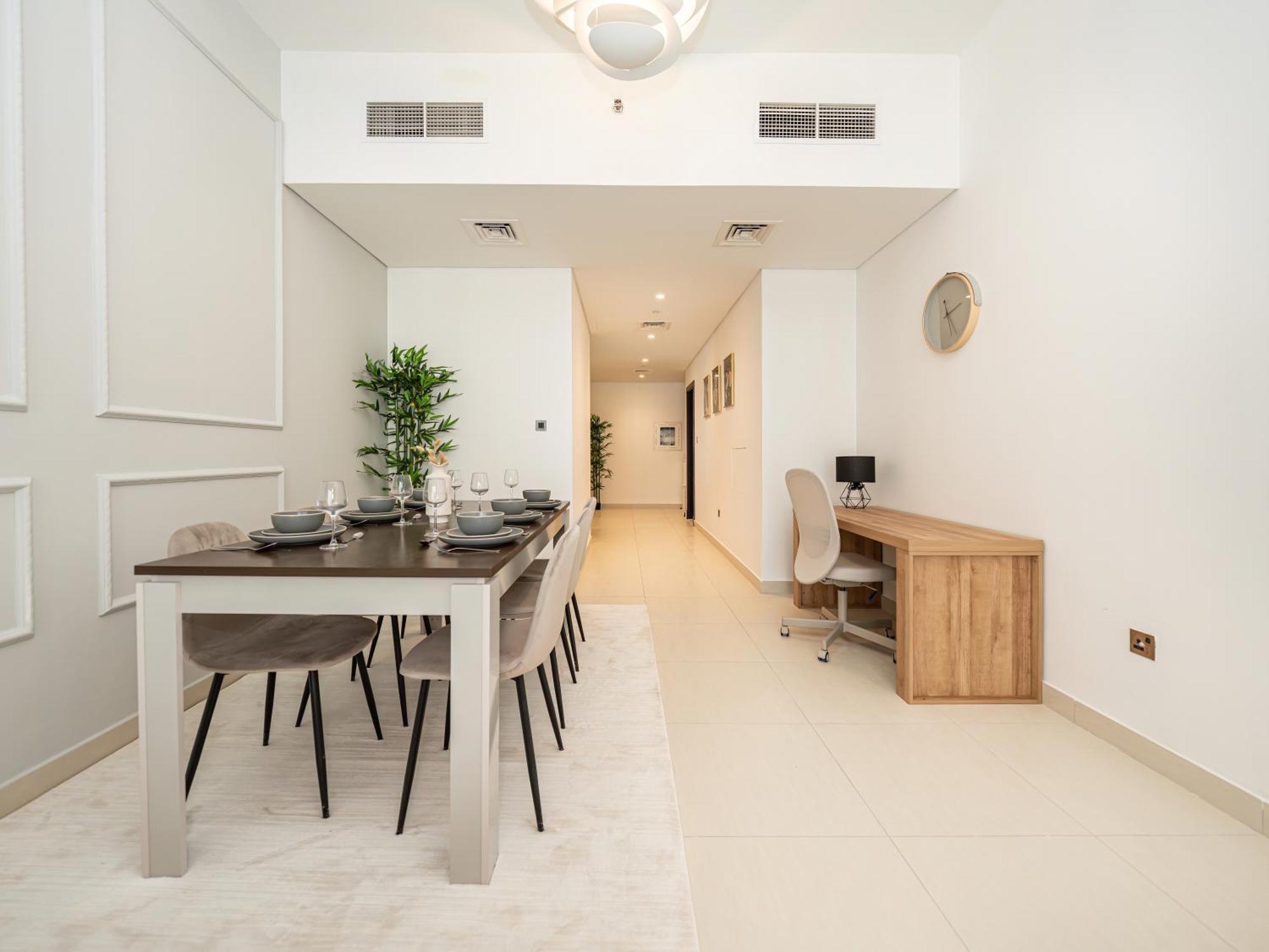Stunning & Spacious Central 2bed 2bath Burj View * Dubai