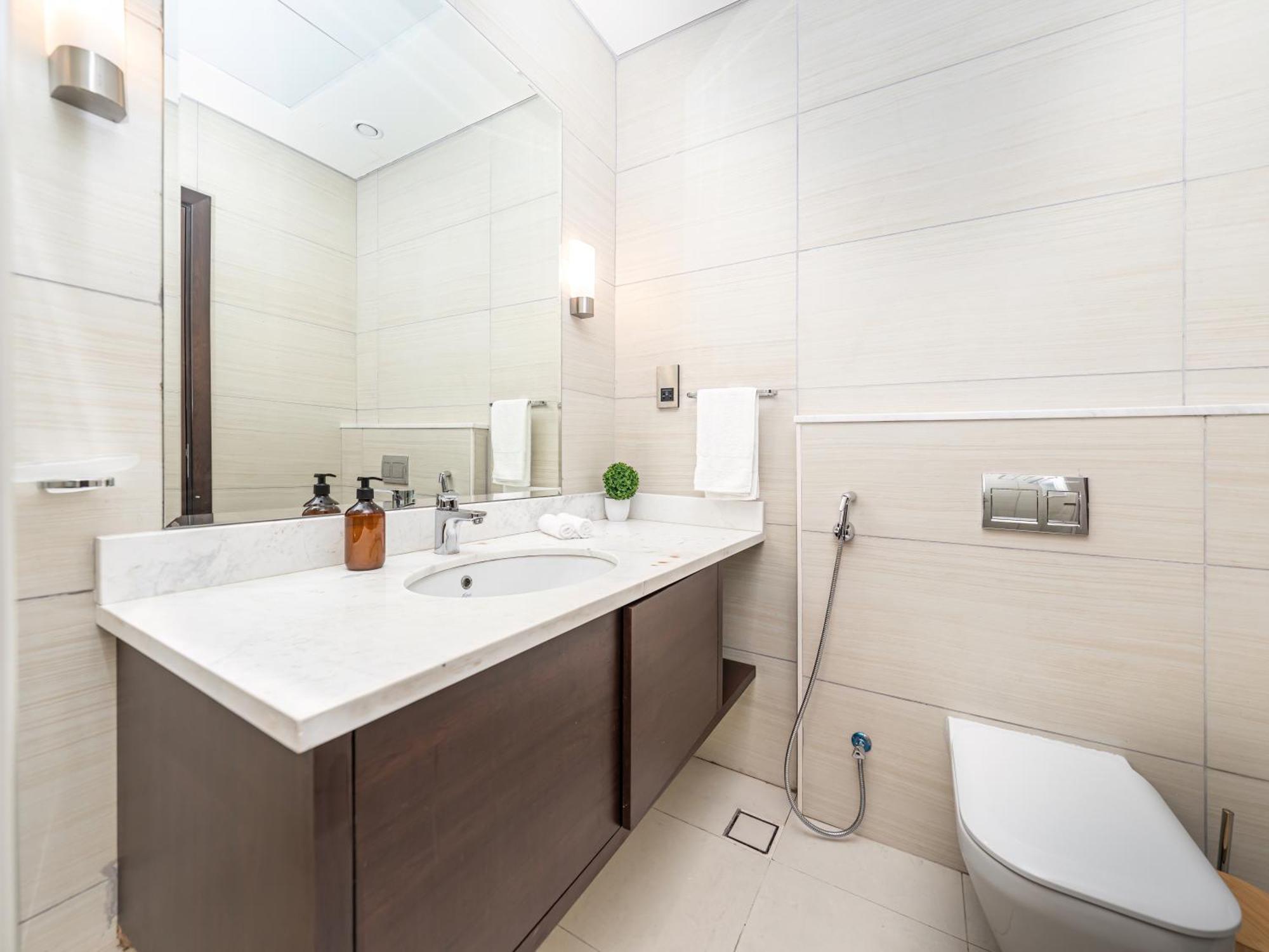 Stunning & Spacious Central 2bed 2bath Burj View * Dubai