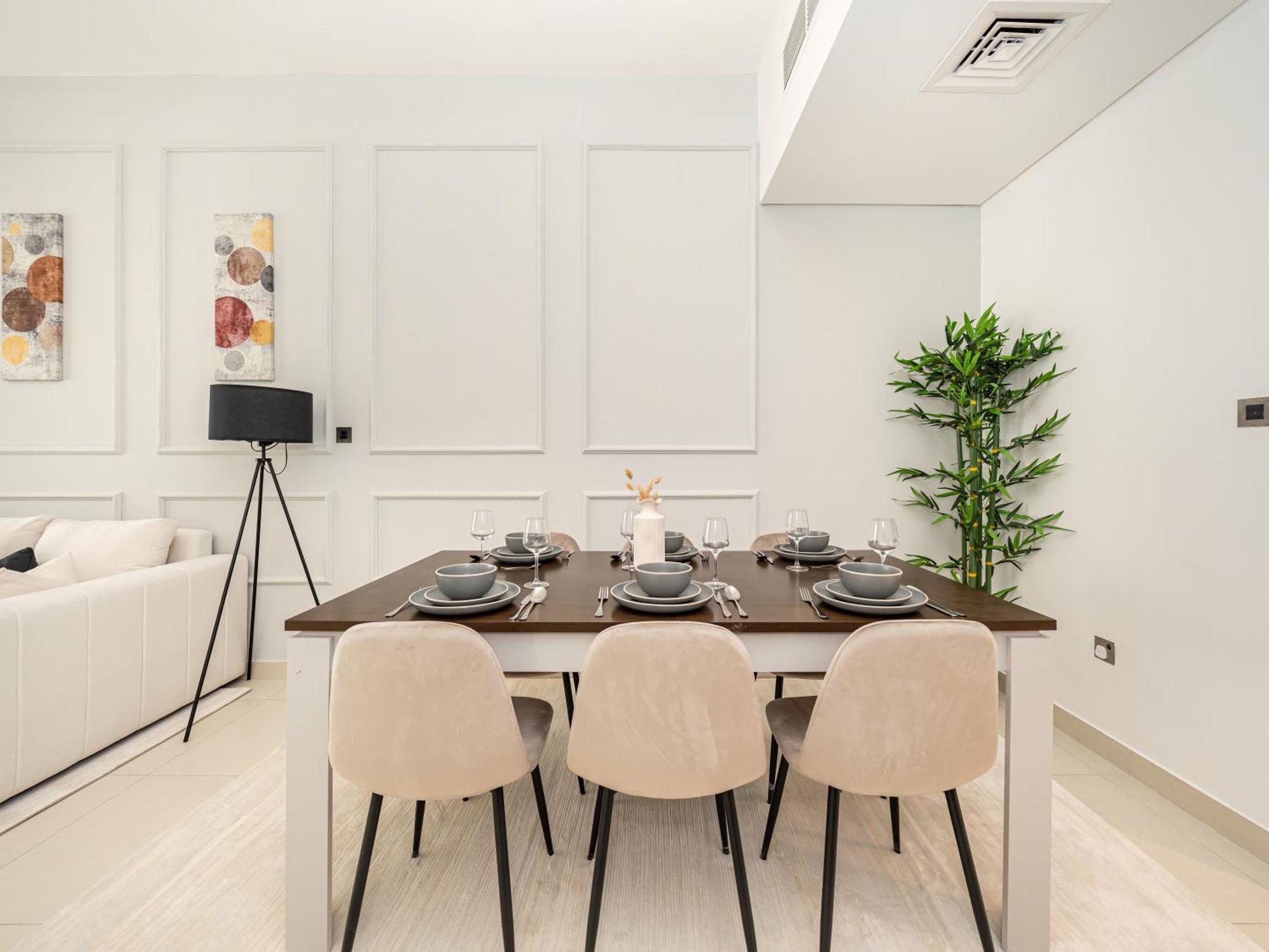 Stunning & Spacious Central 2bed 2bath Burj View * Dubai