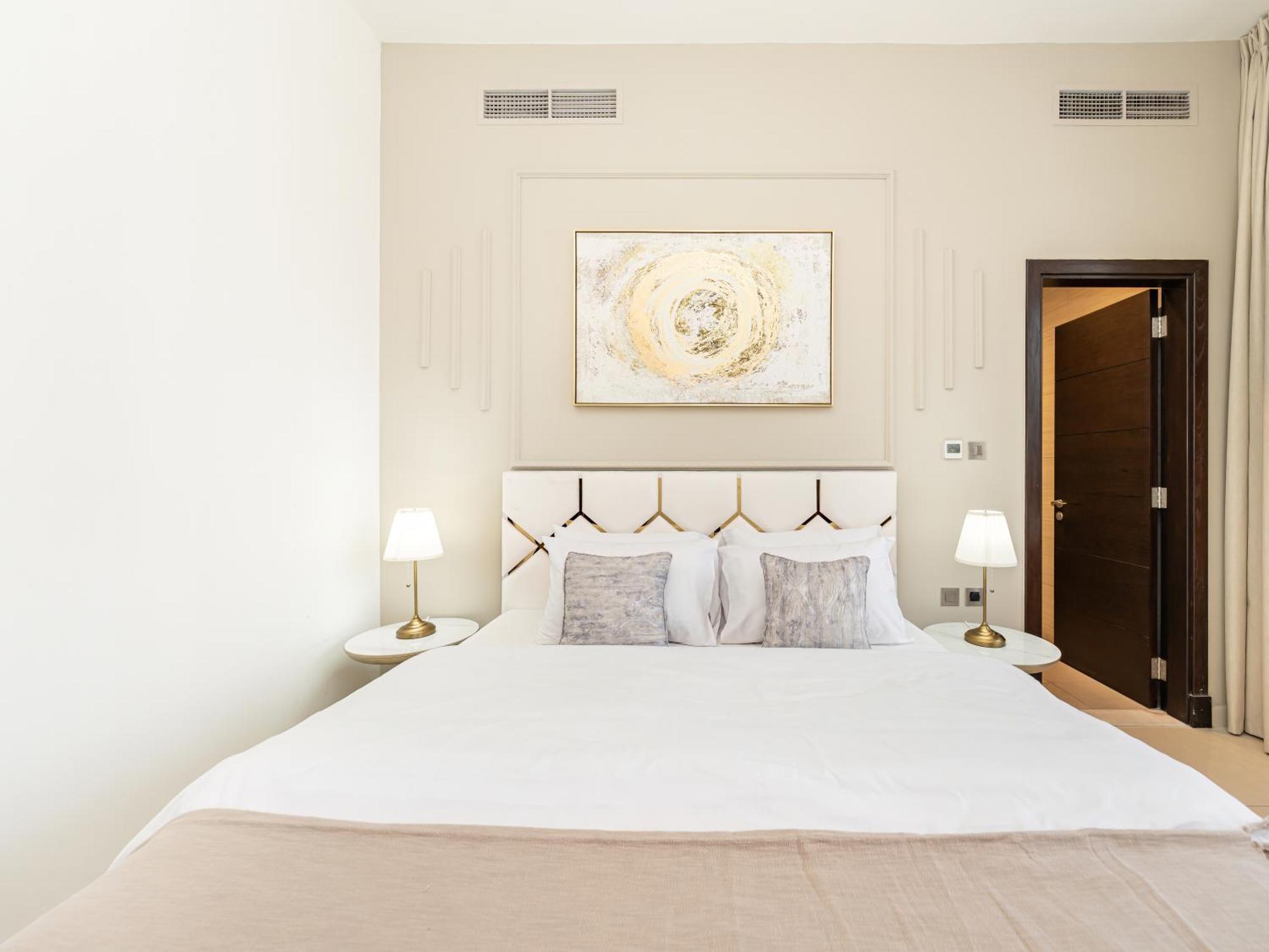 Apartment Stunning & Spacious Central 2bed 2bath Burj View Dubai
