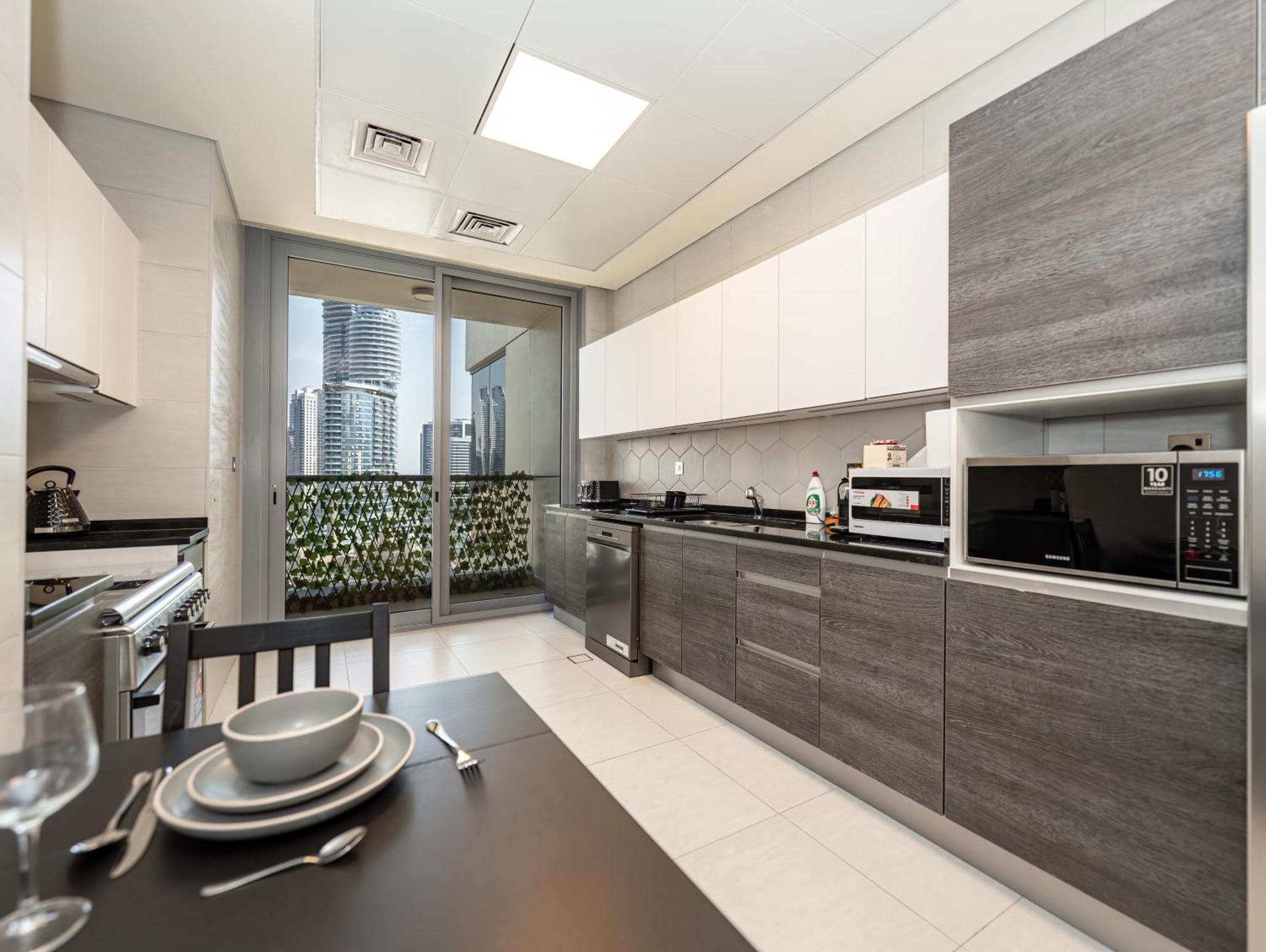 Apartment Stunning & Spacious Central 2bed 2bath Burj View *
