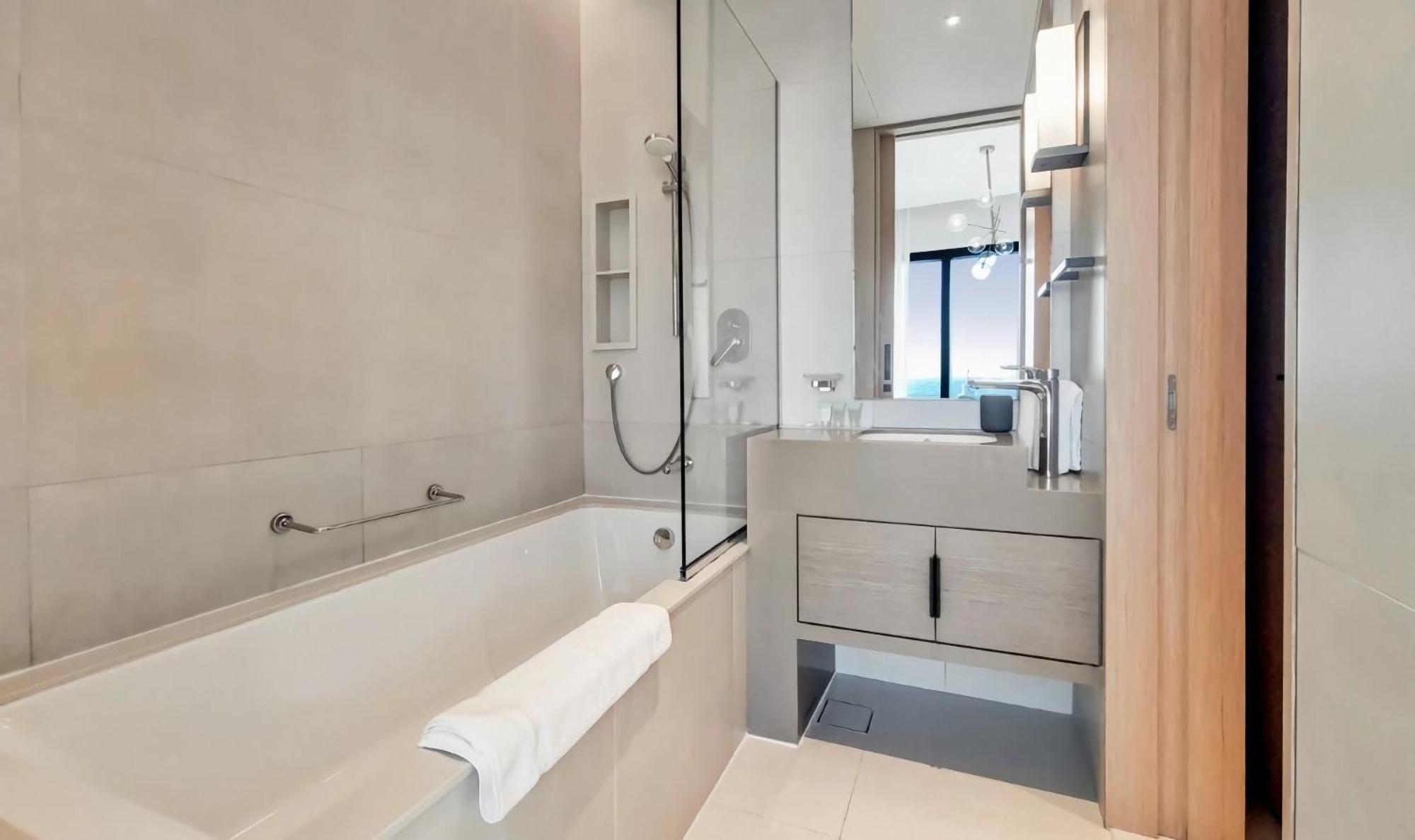 Jumeirah Gate Tower Jbr 1br Hotel Dubai