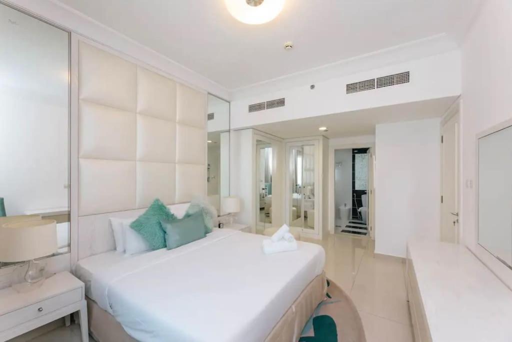 Lux Flat With Burj Khalifa View - 3 Minute Walk To Mall - Location - Balcony View Apartment Dubai