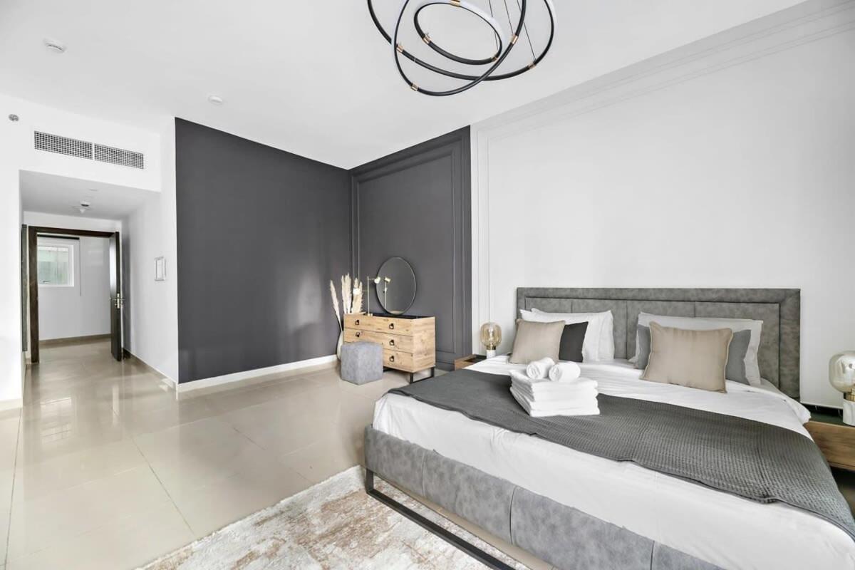 Silkhaus Ideal For Big Family, 5bdr With Private Roof Top Apartamento Dubai