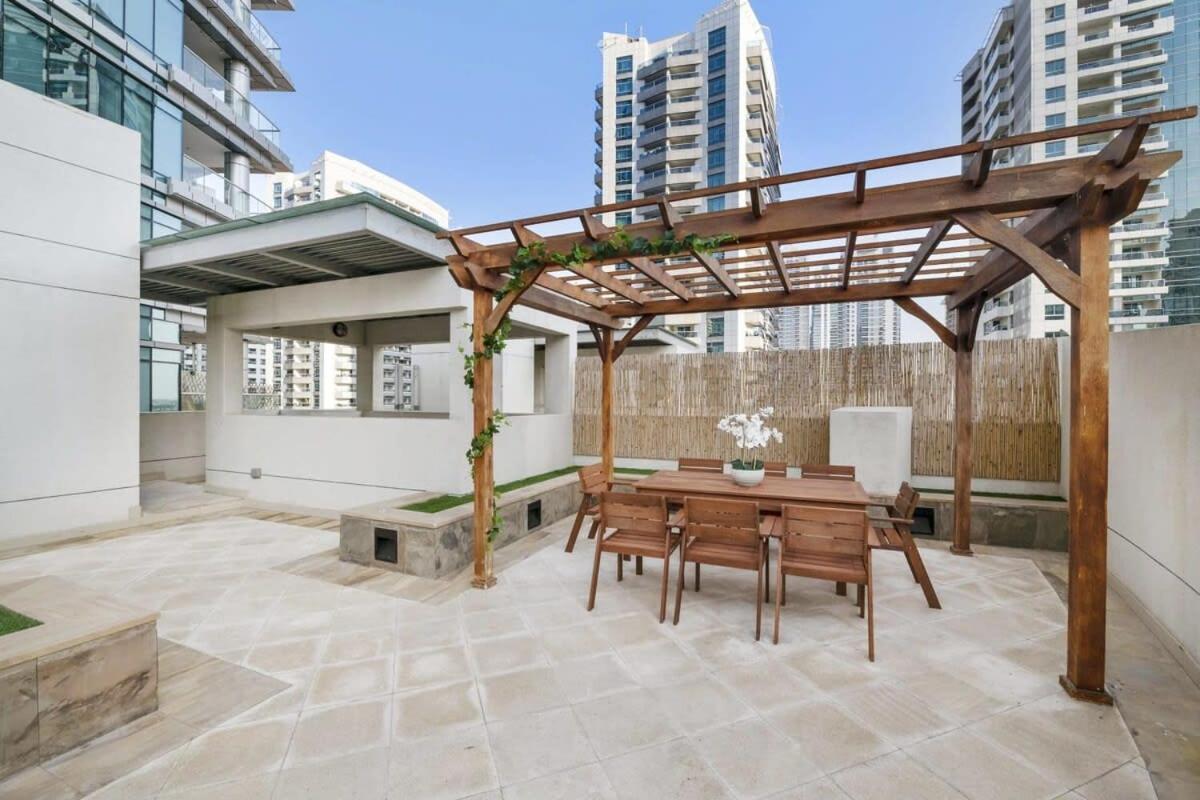 Silkhaus Ideal For Big Family, 5bdr With Private Roof Top Apartamento Dubai