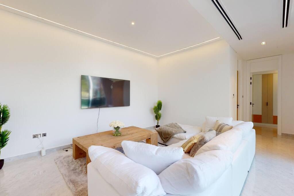 Luxurious 5 Bed - Al Barari Villa Dubai