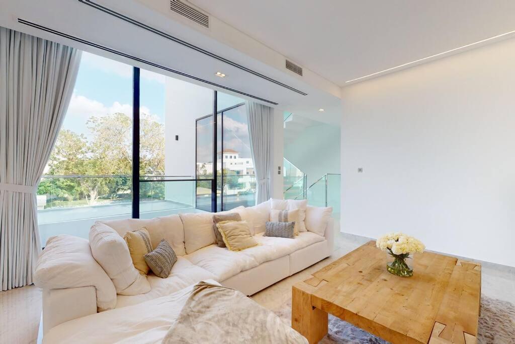 Luxurious 5 Bed - Al Barari