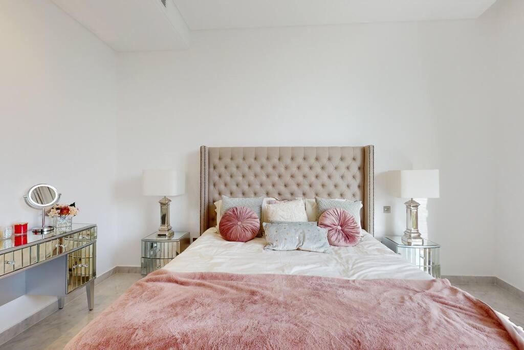 Luxurious 5 Bed - Al Barari Villa *