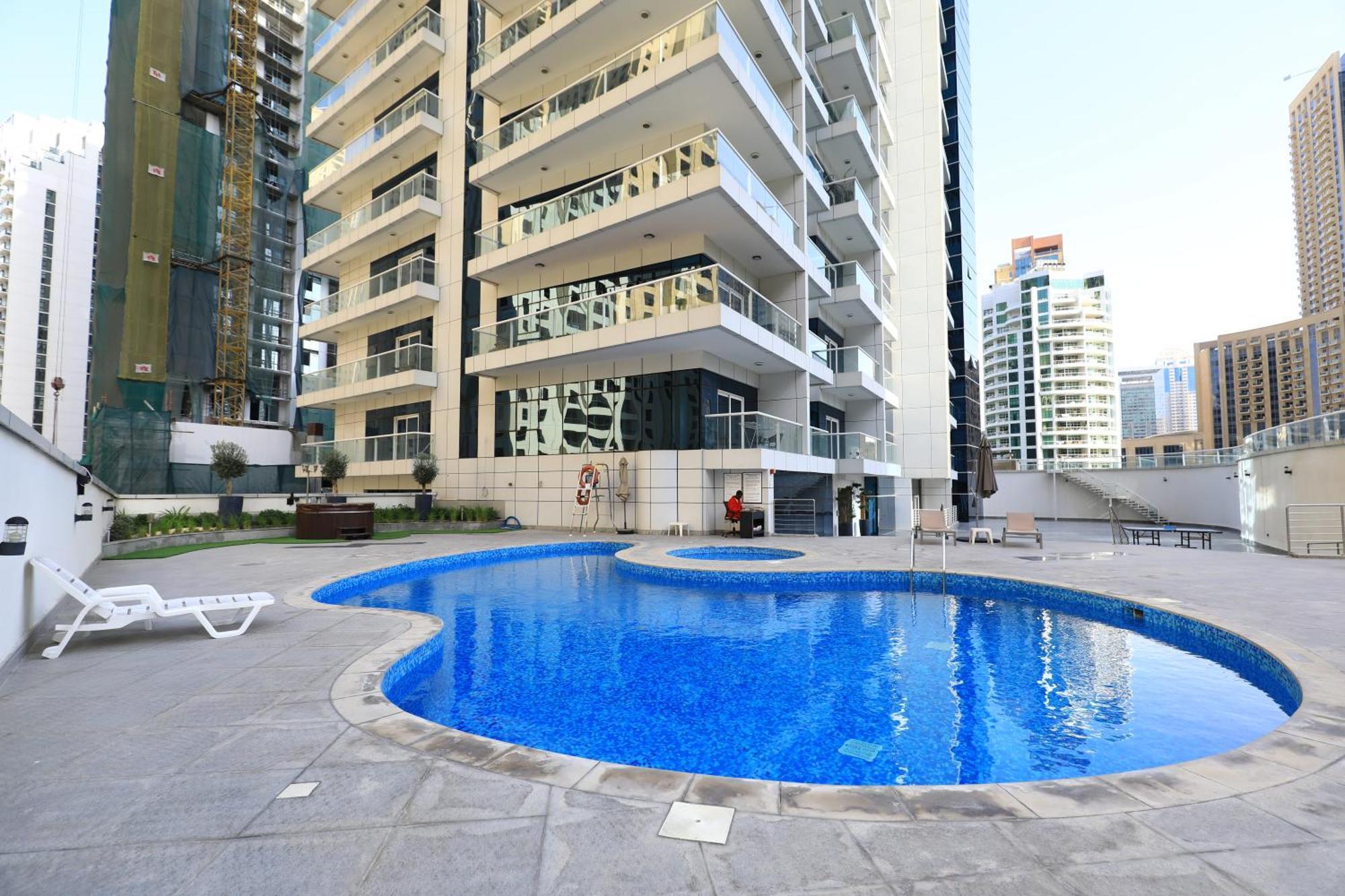 Daire Elegant King Bed Brand New 1 Bhk Marina Bay
