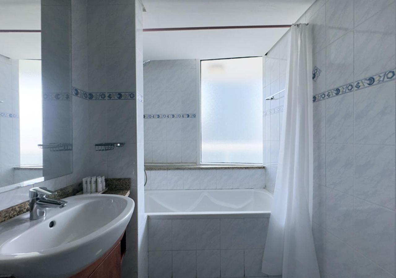 Lake View, 1 Minute Walking To Dmcc Metro Station Apartment Dubai