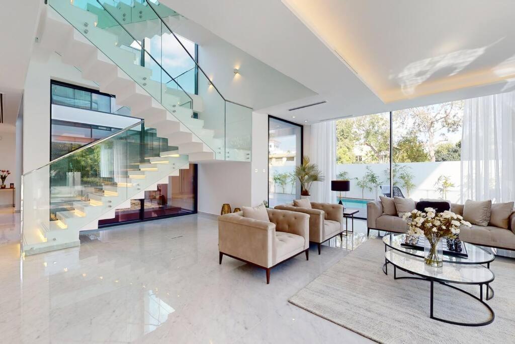 Luxurious 5 Bed - Al Barari Villa Dubai