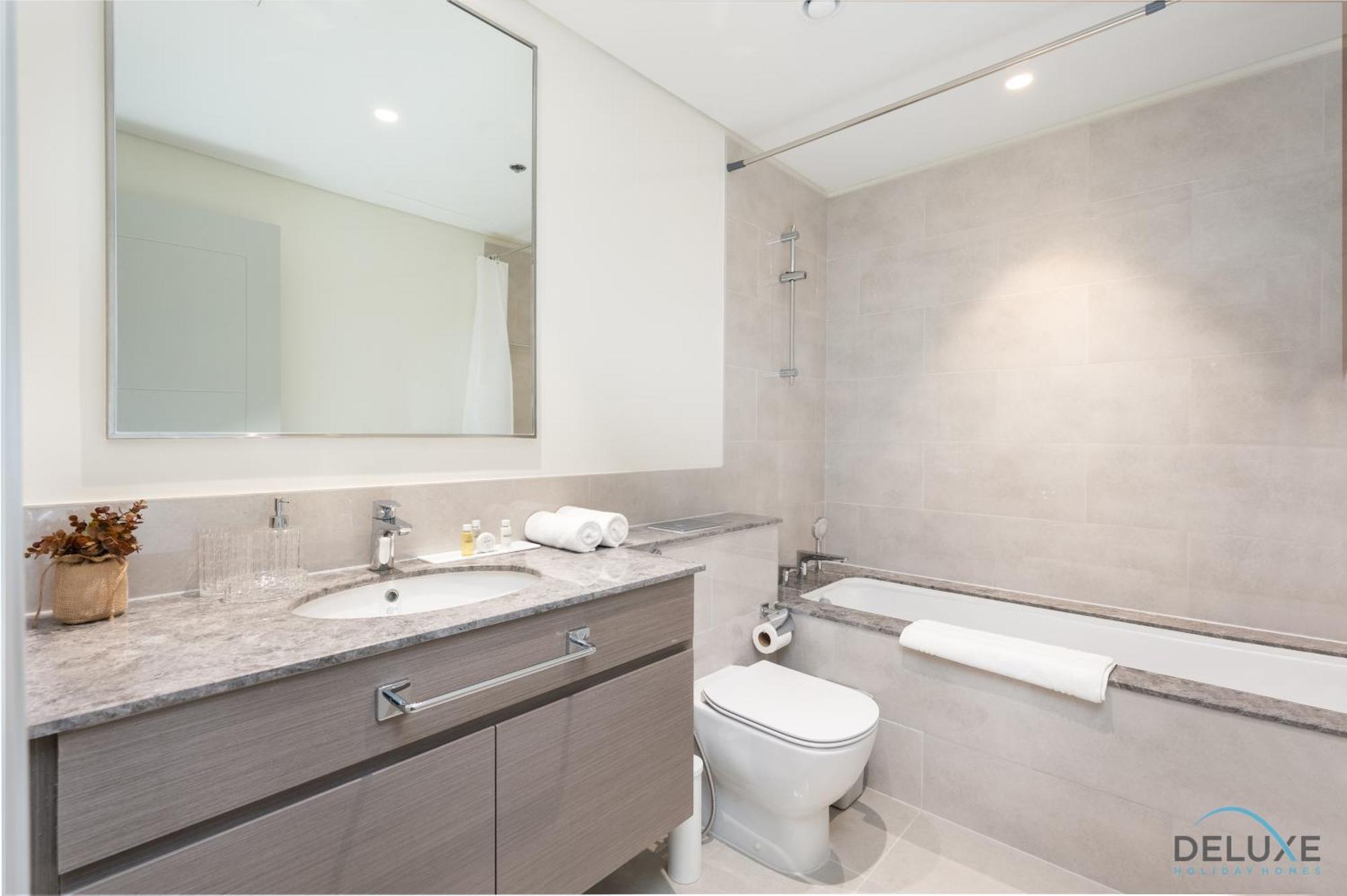 Beautiful 1br At Tower 2 Downtown By Deluxe Homes Apartment Dubai