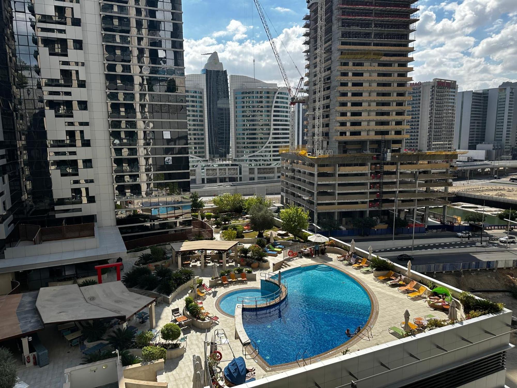 Dunya Tower Luxury And 2 Min Walk To Mall And Burj Khalifa In Heart Of Downtown