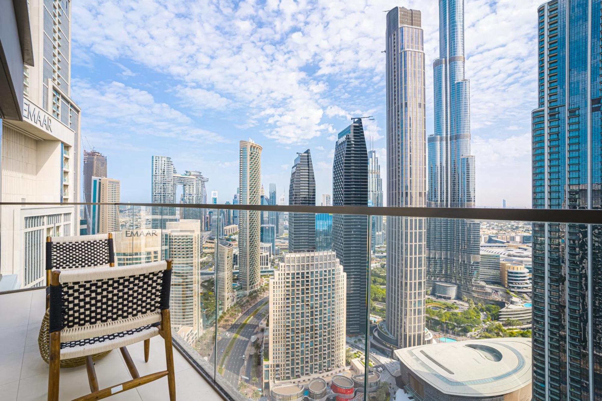 Floor With Burj Khalifa Views And Full Downtown Views171bc-2