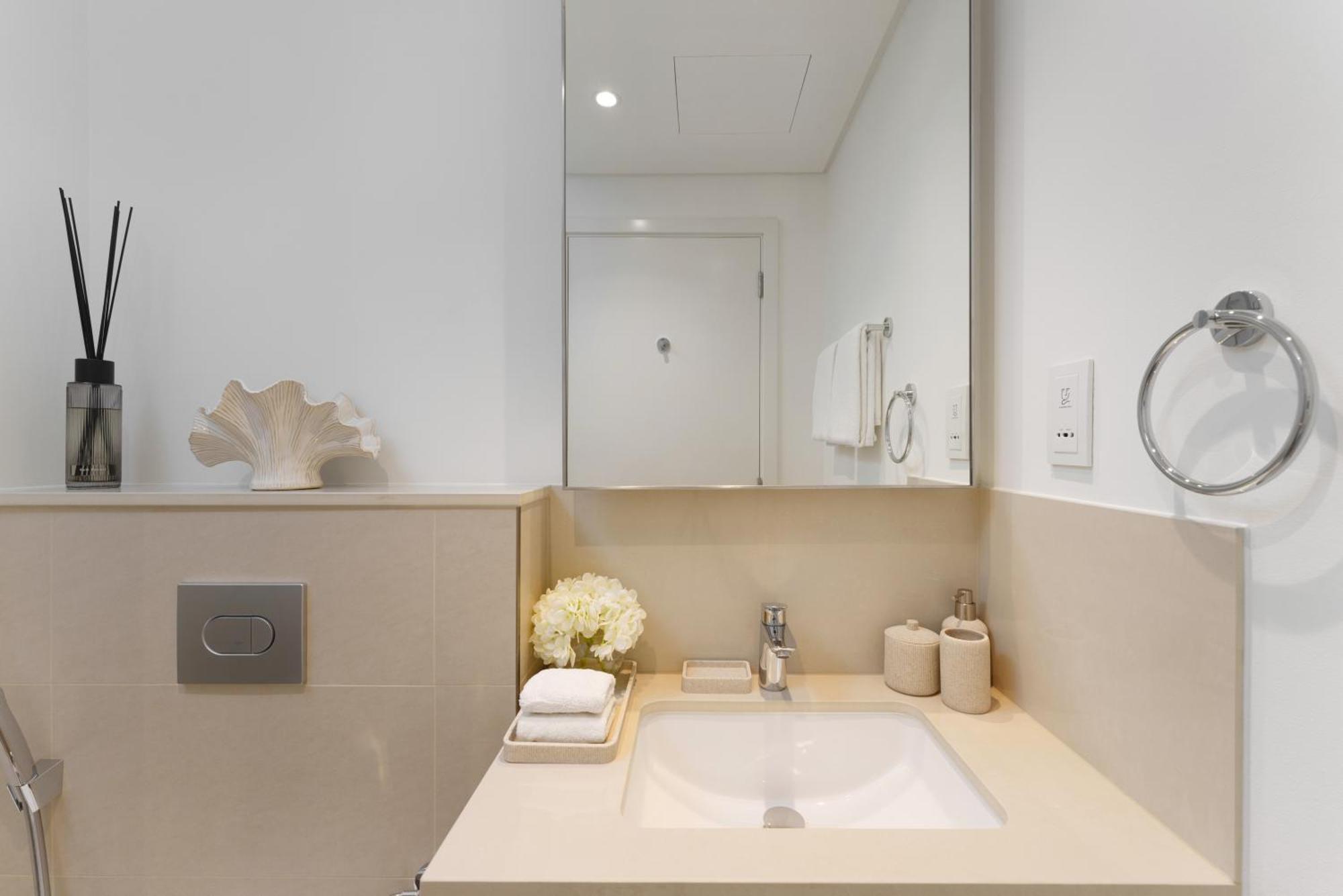 Apartment Daniels 2br At Downtown With Burj Khalifa View Dubai