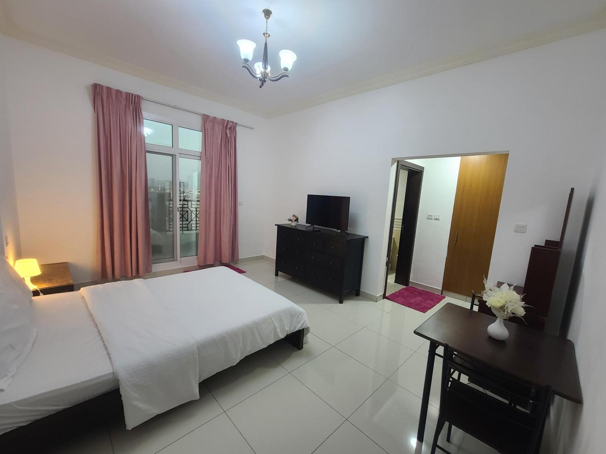 Daire Cute And Small Partitions For Girls In Dubai- Female Guests Only فتيات فقط *