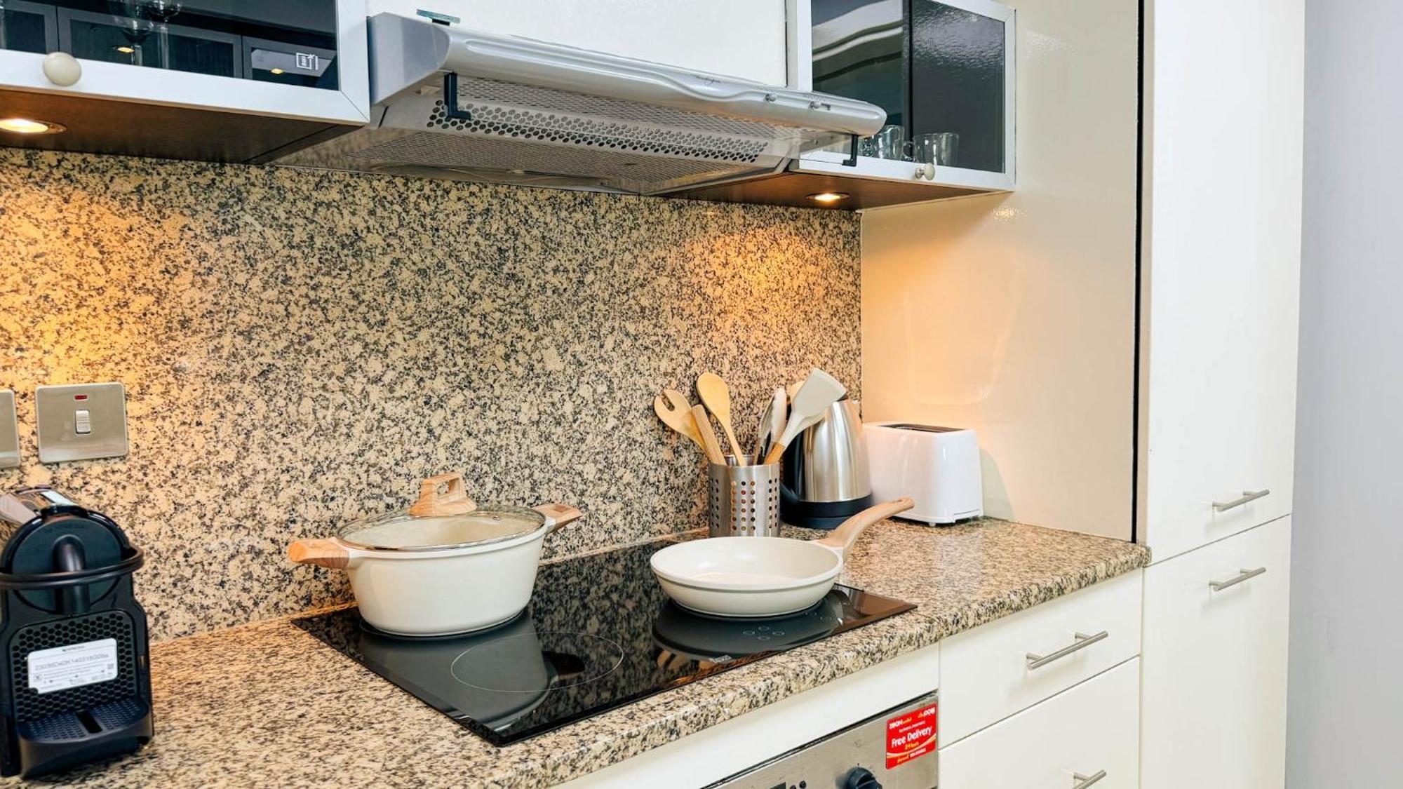 Jbr Marvel: 2br Marina Oasis - Prime Location! Daire