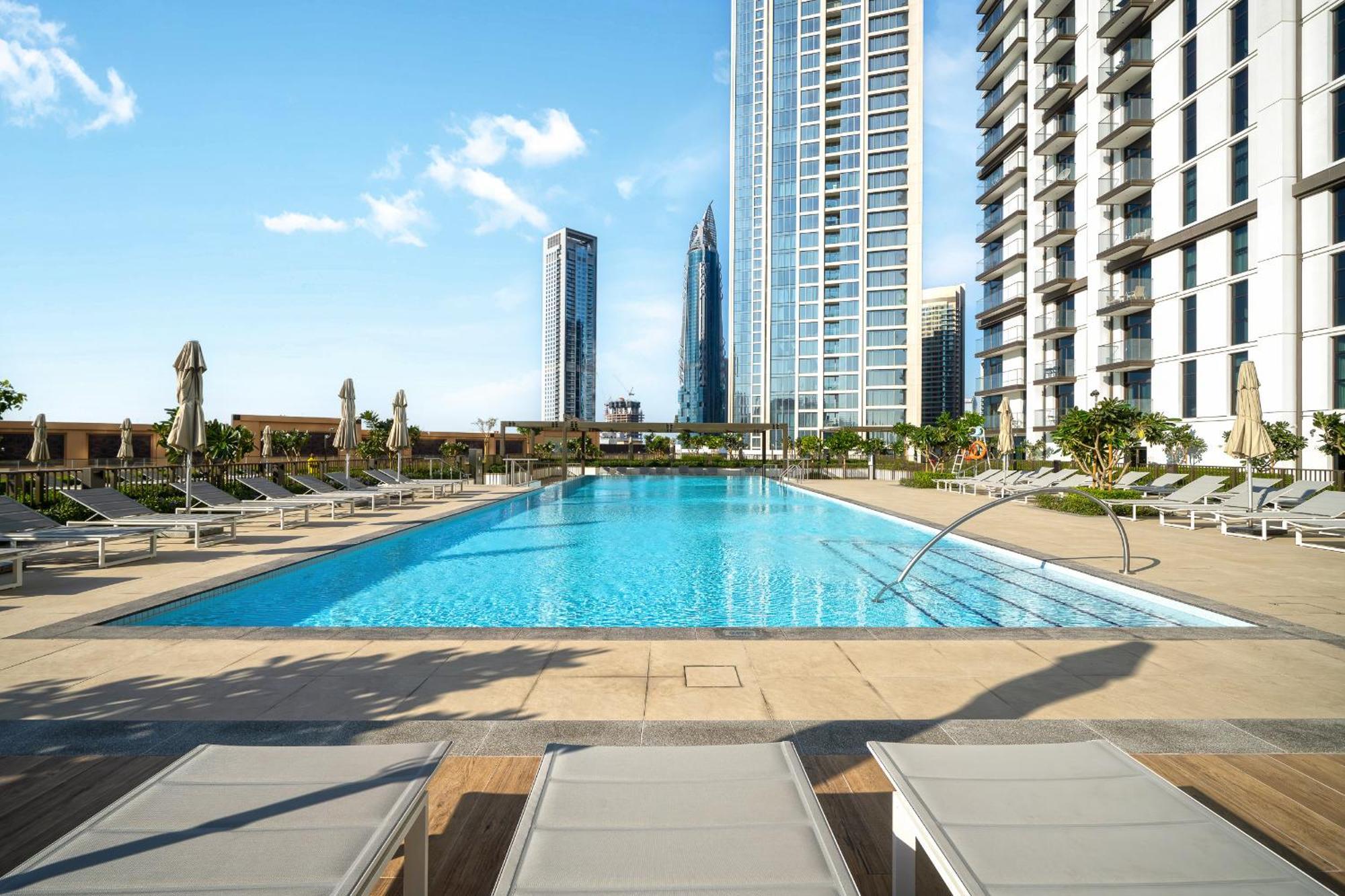 Sky-high Gem: Burj Khalifa & Fountain View Apartment *