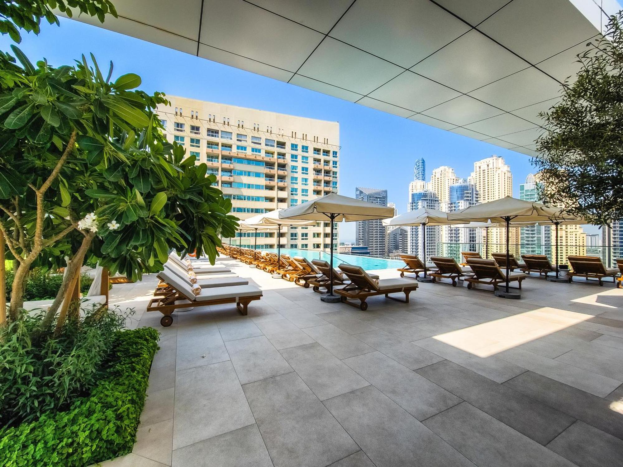 Elegant Family In Marina Vida Apartment Dubai