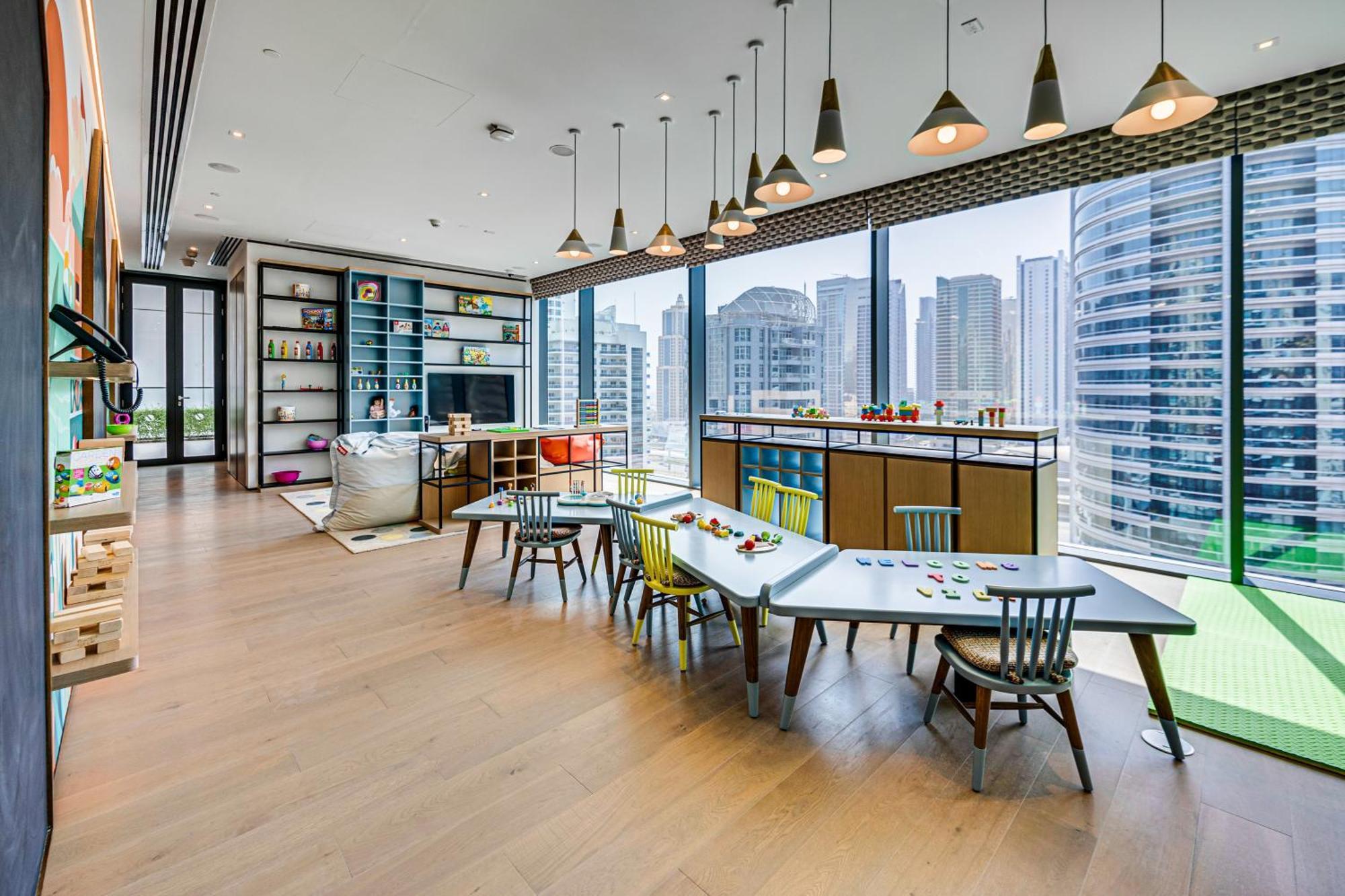 Elegant Family In Marina Vida Apartment Dubai