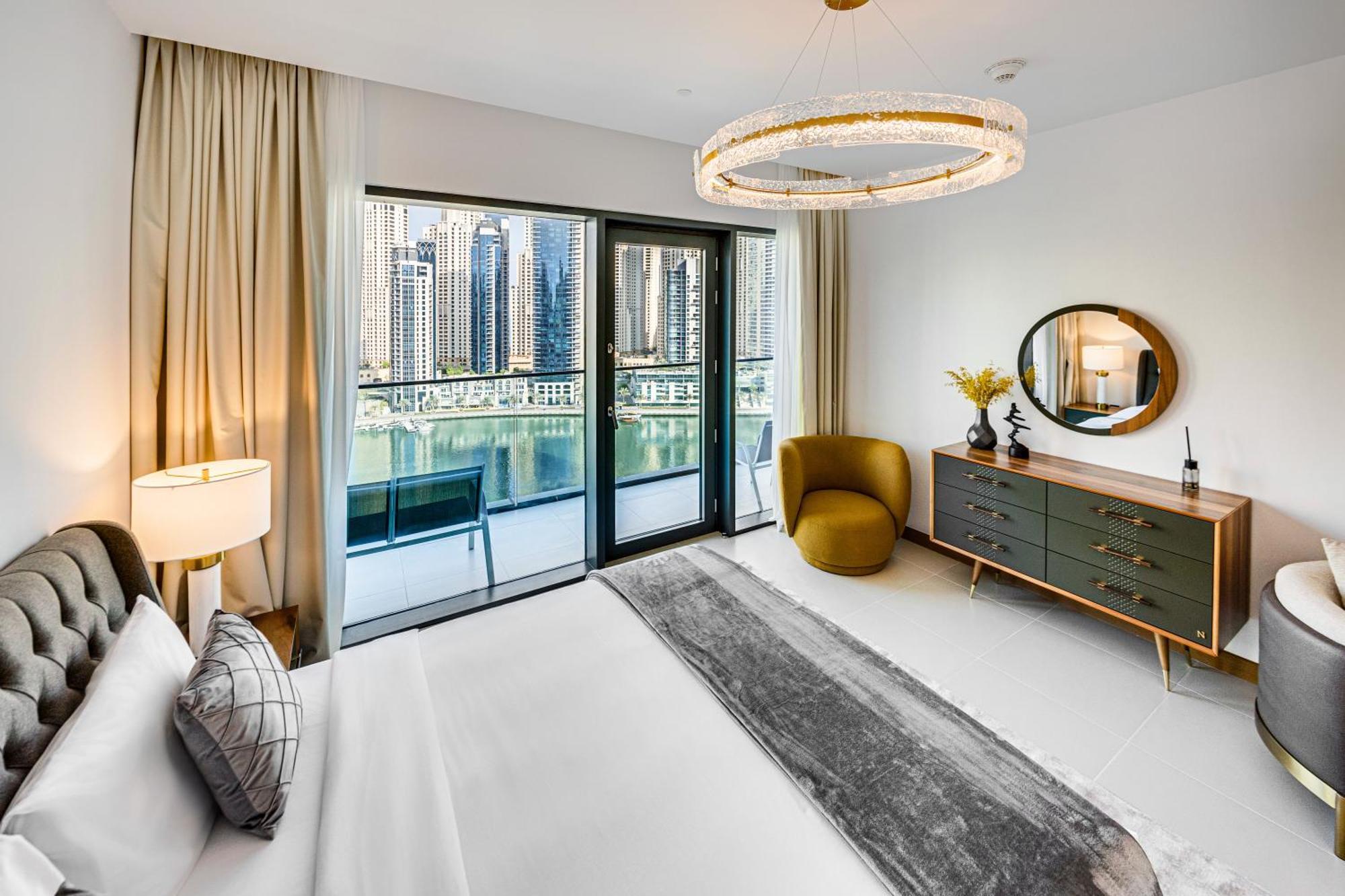 Elegant Family In Marina Vida Apartment Dubai