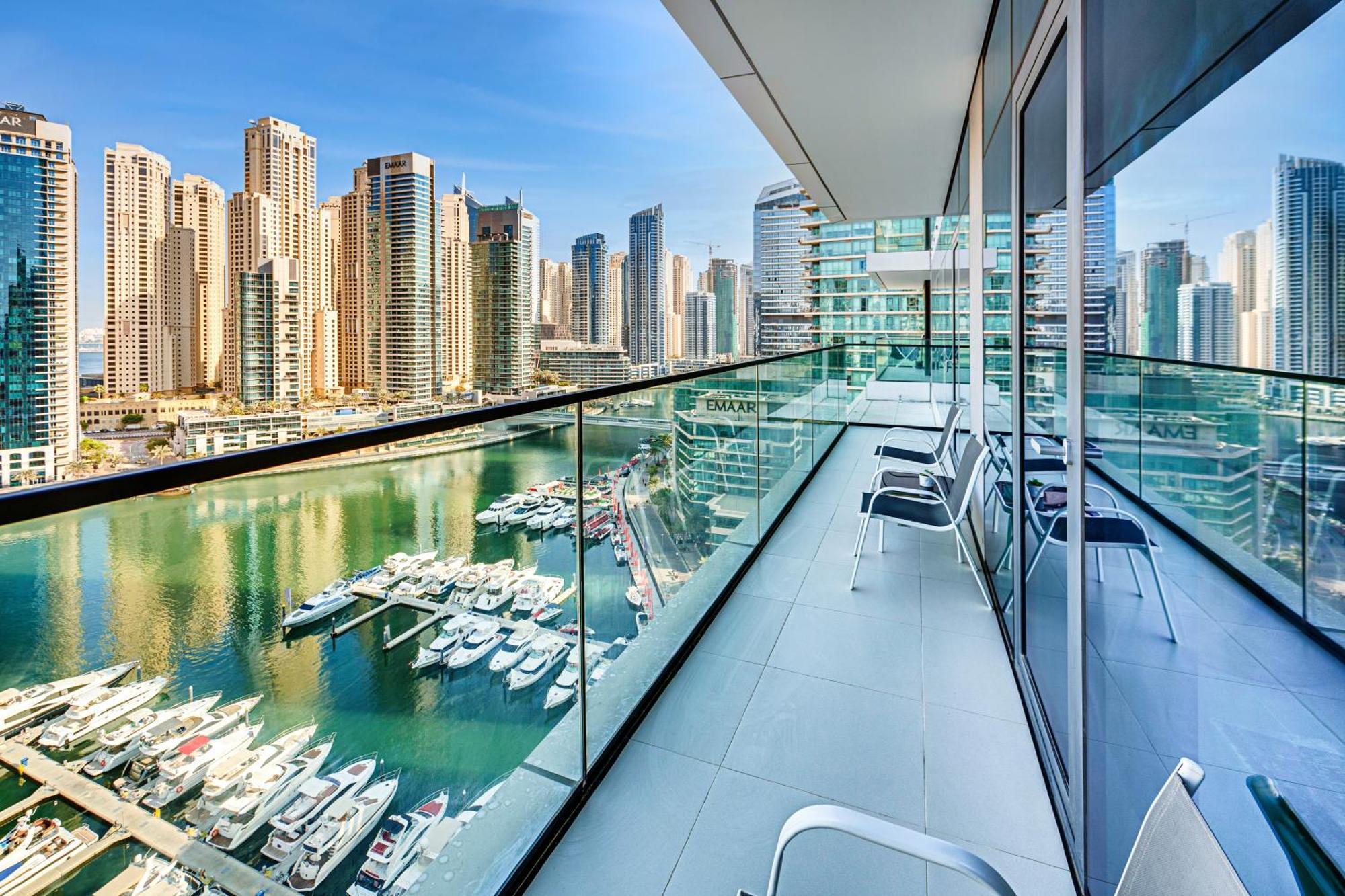 Elegant Family In Marina Vida *