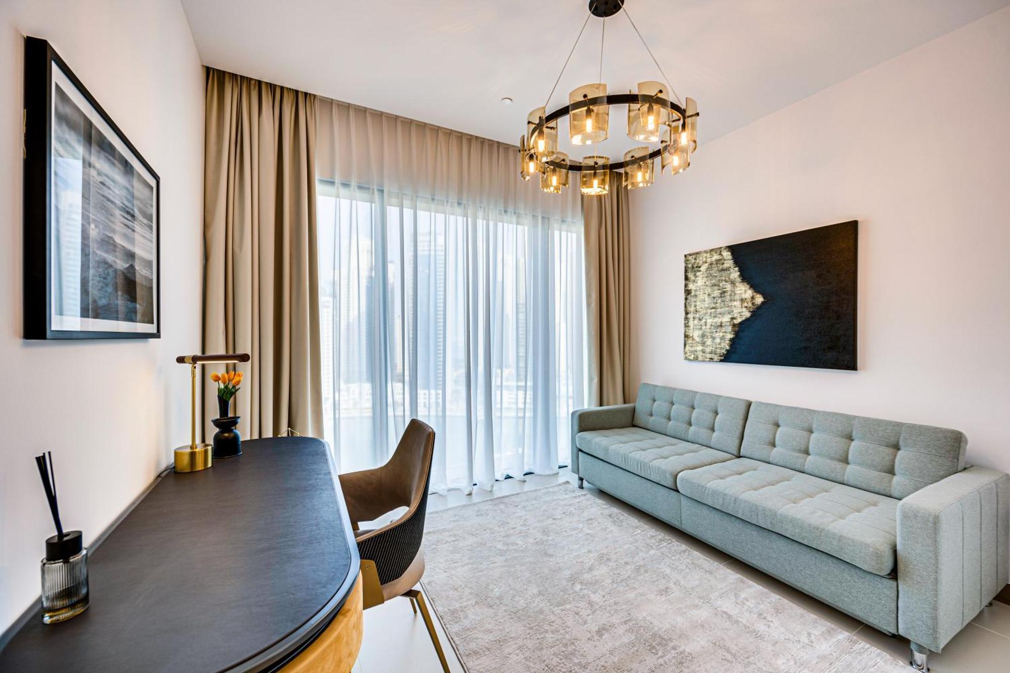 Elegant Family In Marina Vida Apartment Dubai
