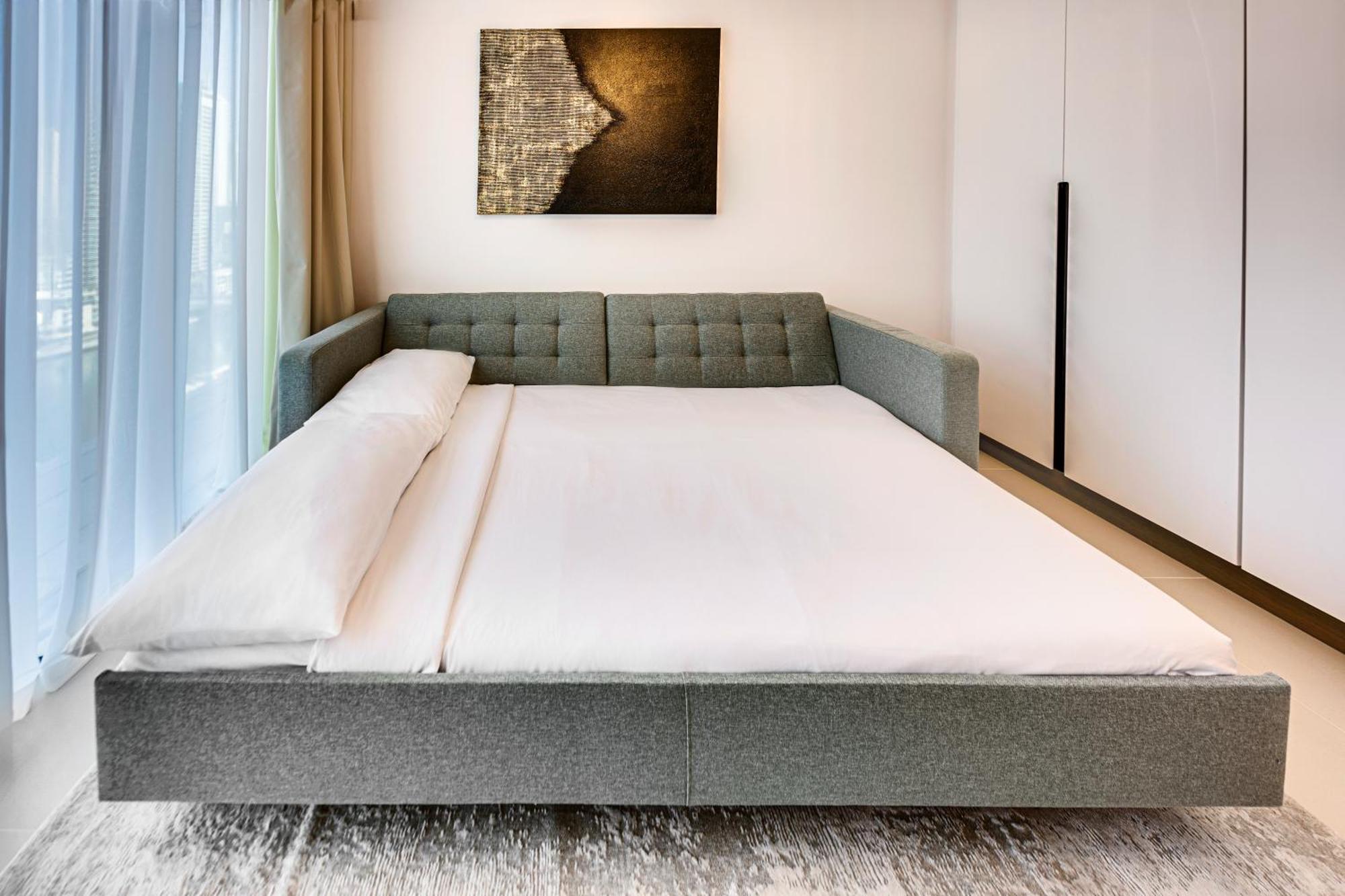 Elegant Family In Marina Vida Apartment Dubai