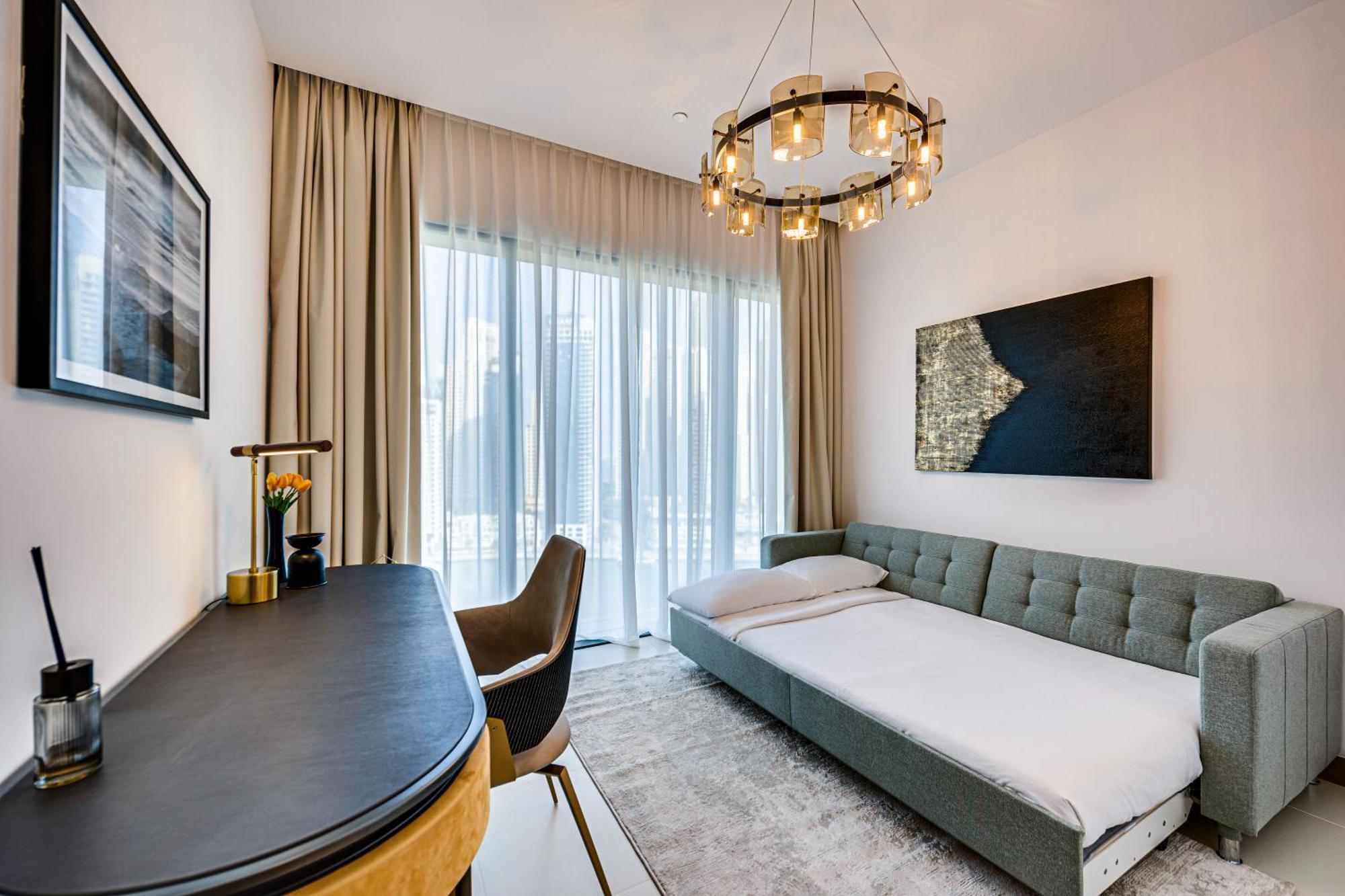 Elegant Family In Marina Vida Apartment Dubai