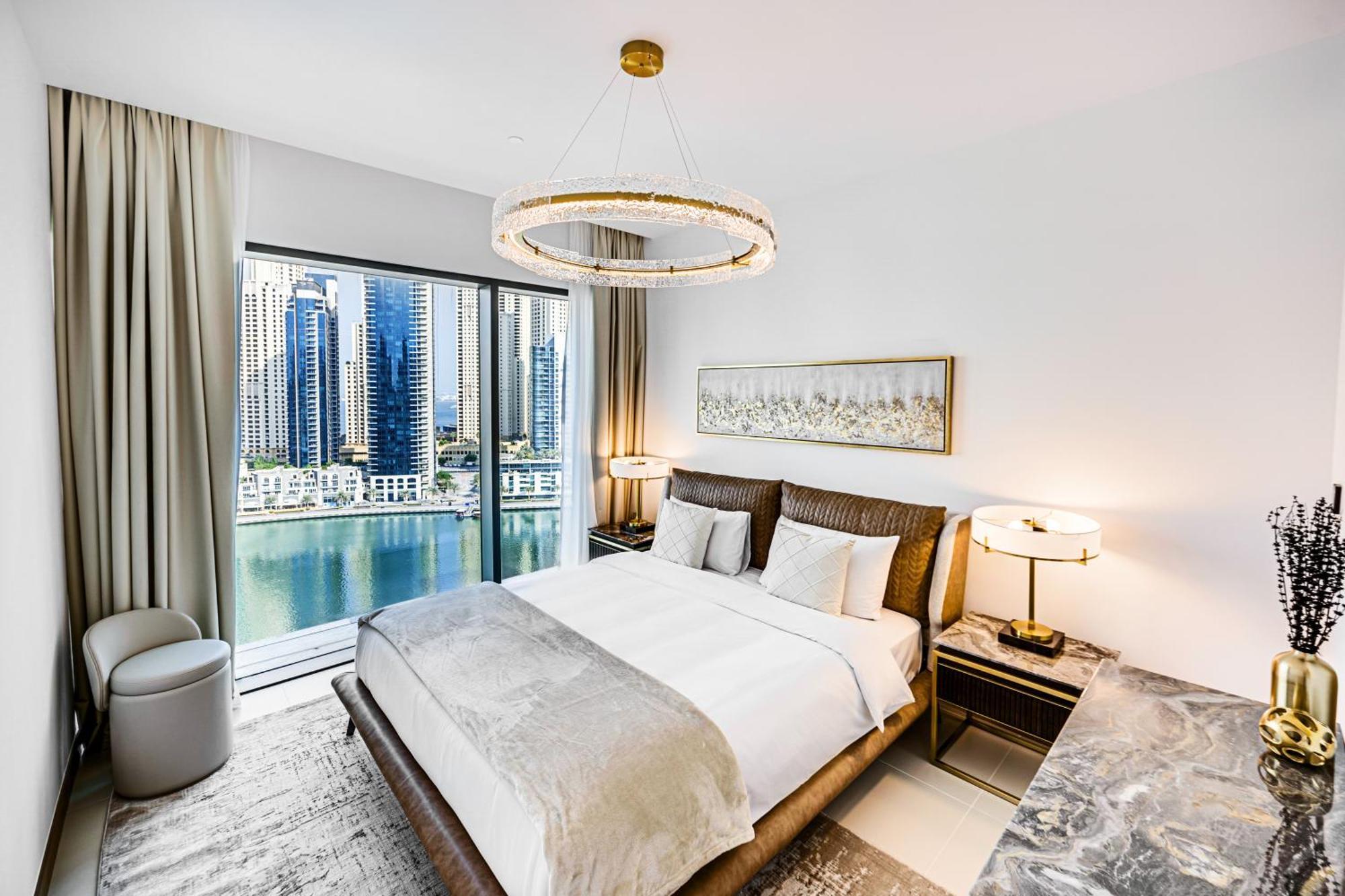 Elegant Family In Marina Vida Apartment Dubai