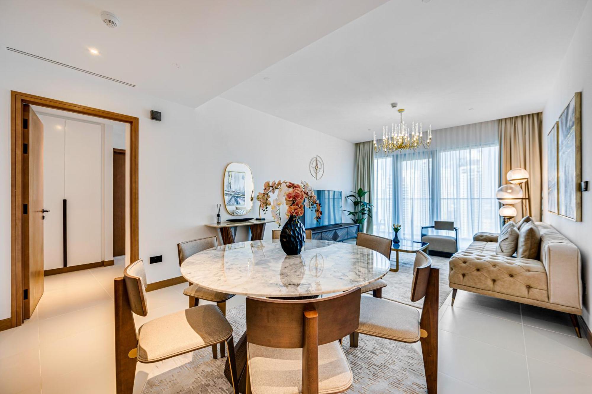 Elegant Family In Marina Vida Dubai