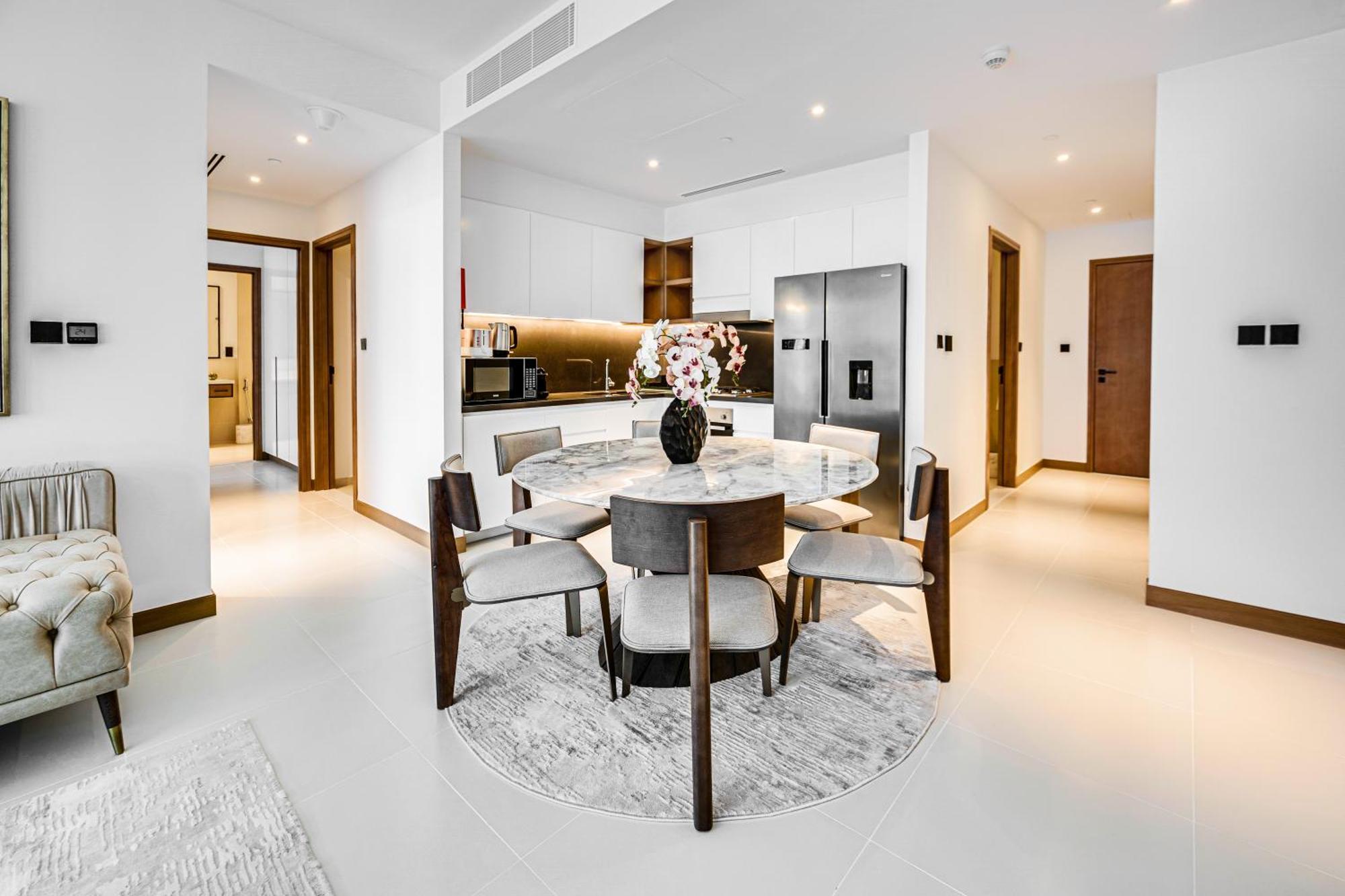 Elegant Family In Marina Vida Dubai