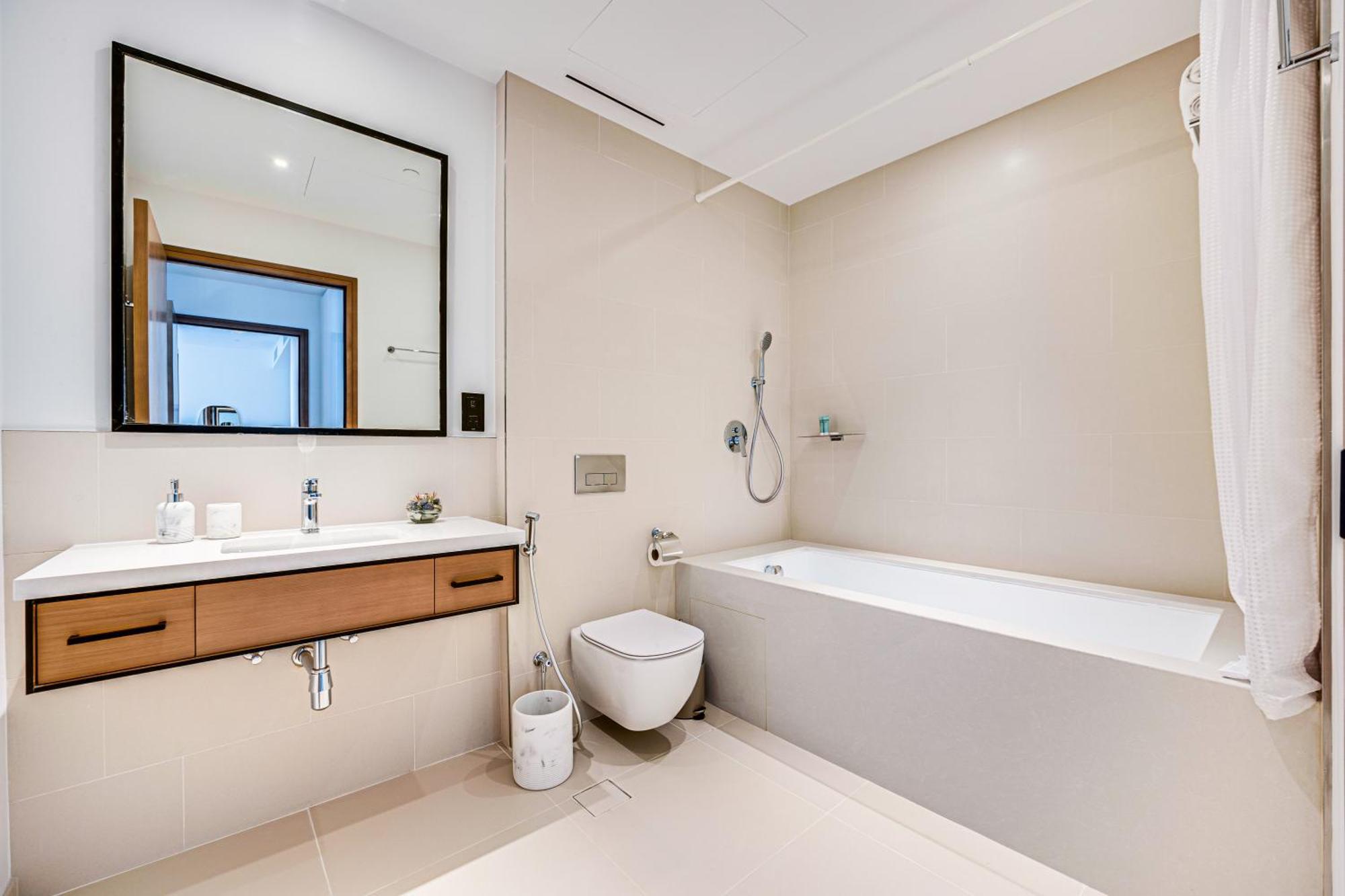 Elegant Family In Marina Vida Apartment Dubai