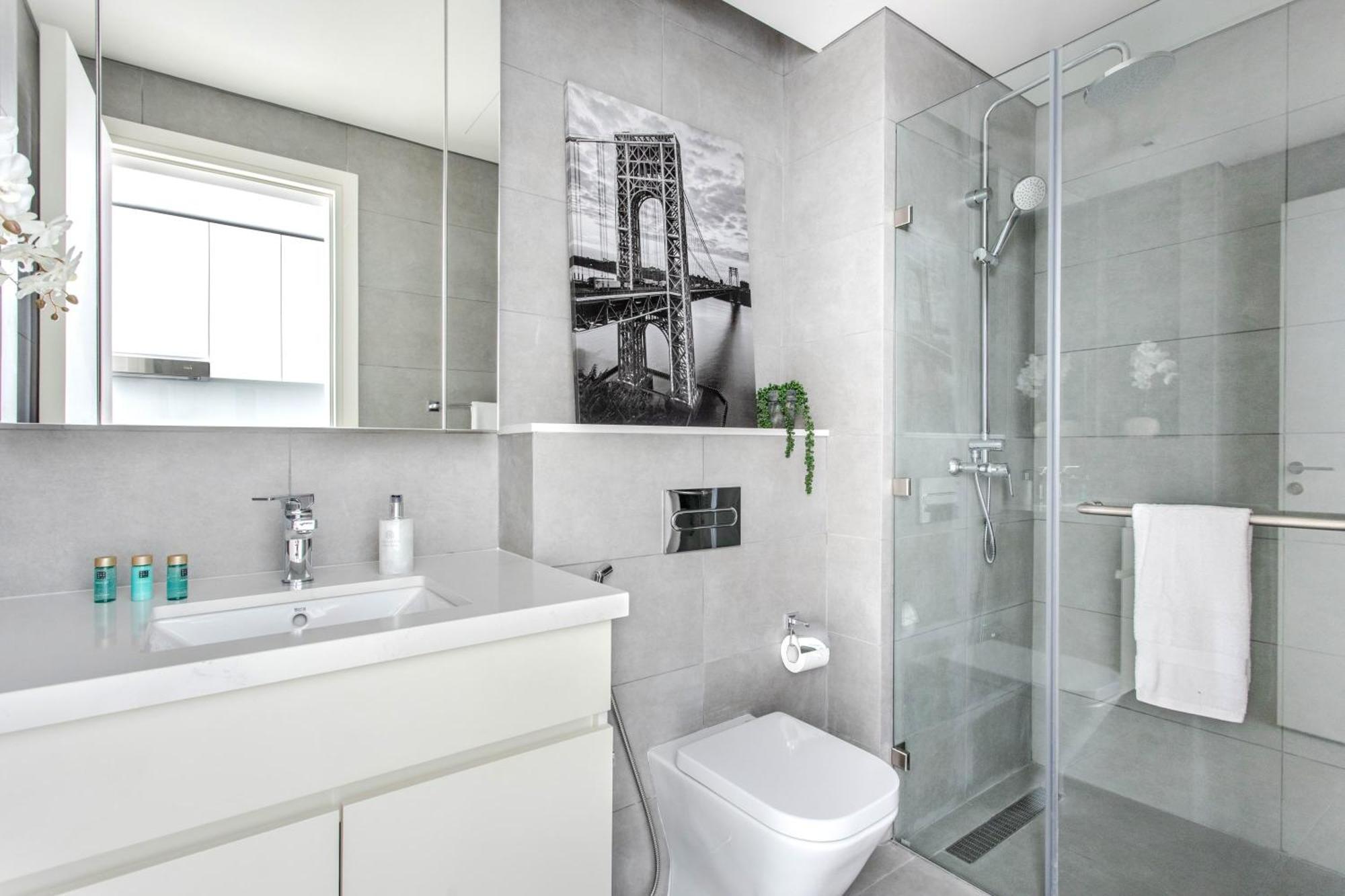 Frank Porter - Ahad Residences Apartment Dubai