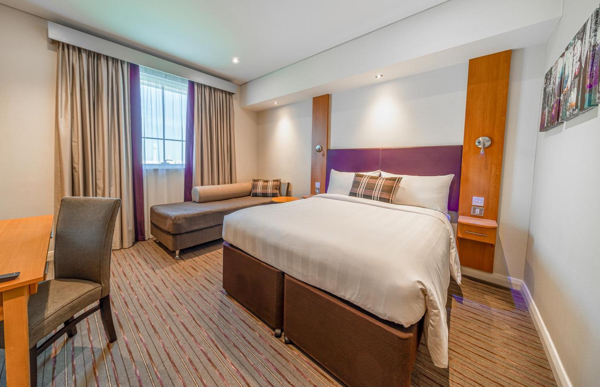 Premier Investments Park 3*